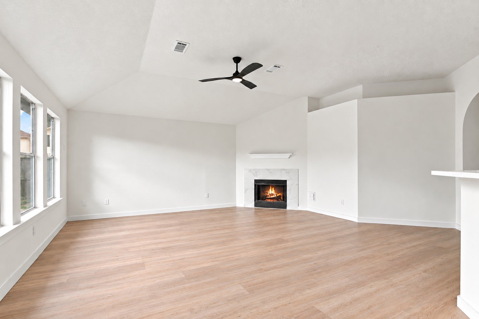 16719 N Bend Drive, Houston, TX 77073 The additional dinning area with bar seating *This photo is virtually staged*