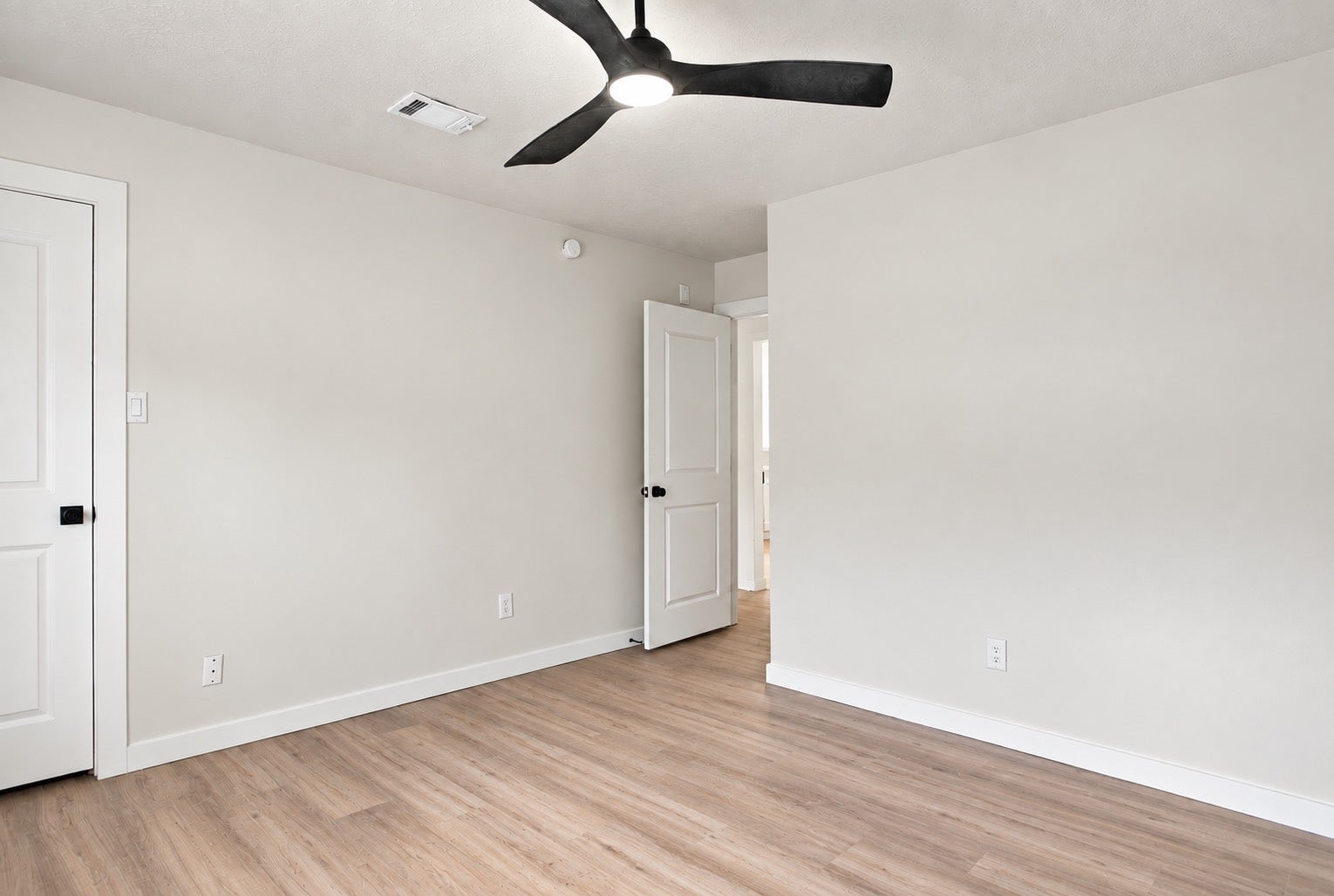 16719 N Bend Drive, Houston, TX 77073 The secondary full bathroom
*This photo is virtually staged*