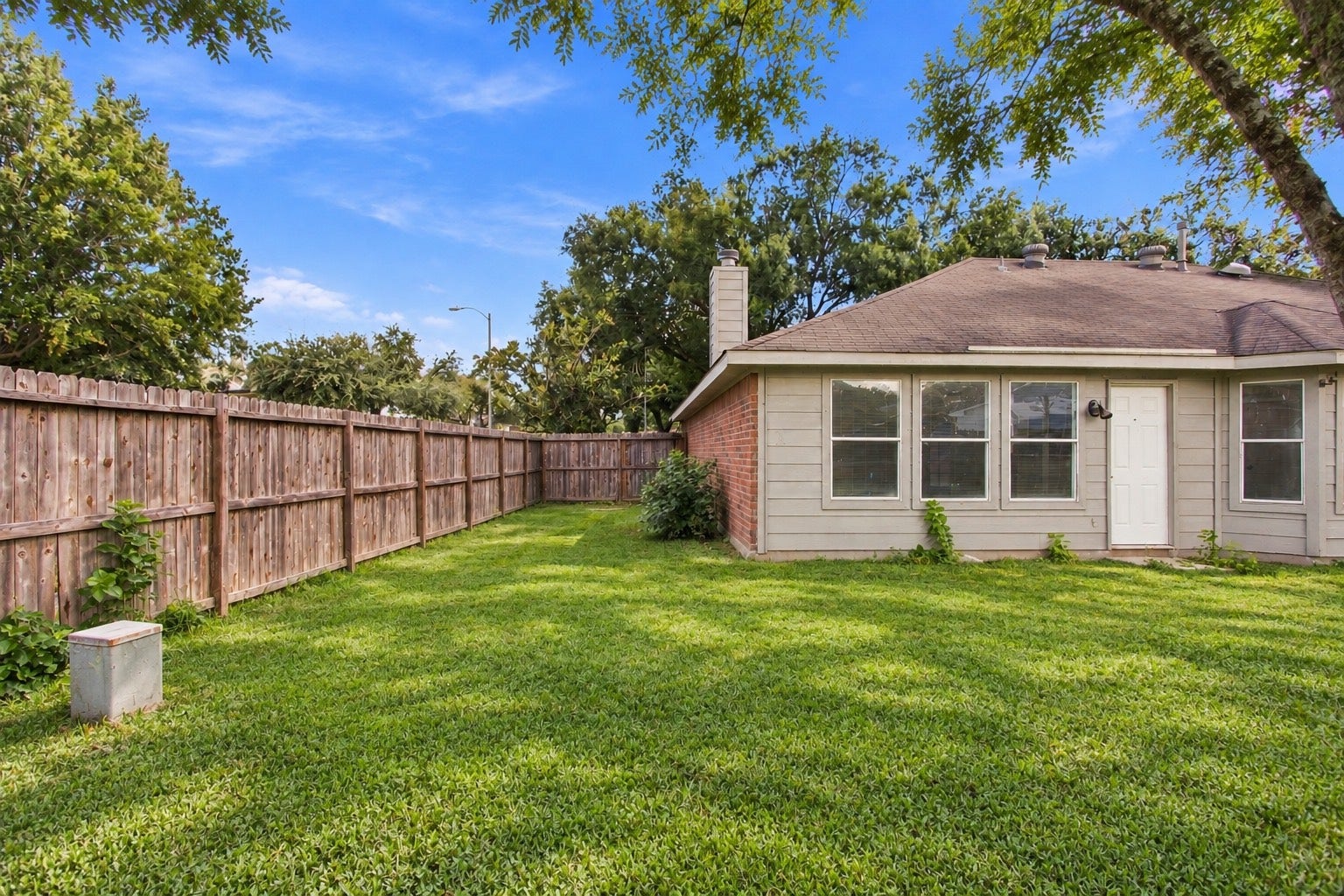 16719 N Bend Drive, Houston, TX 77073 This home is on a corner lot!
