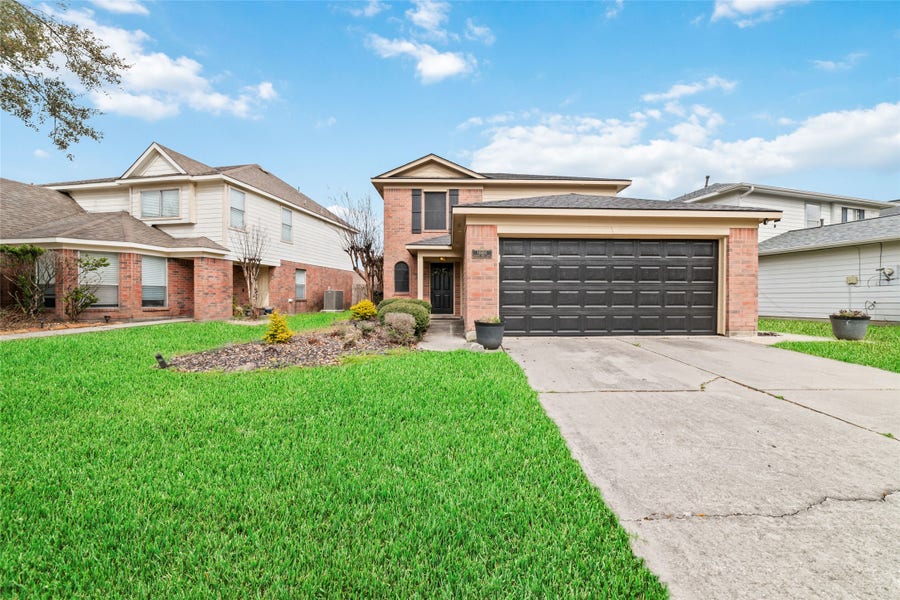 Property photo for 10810 Meadow Walk Lane, Houston, TX