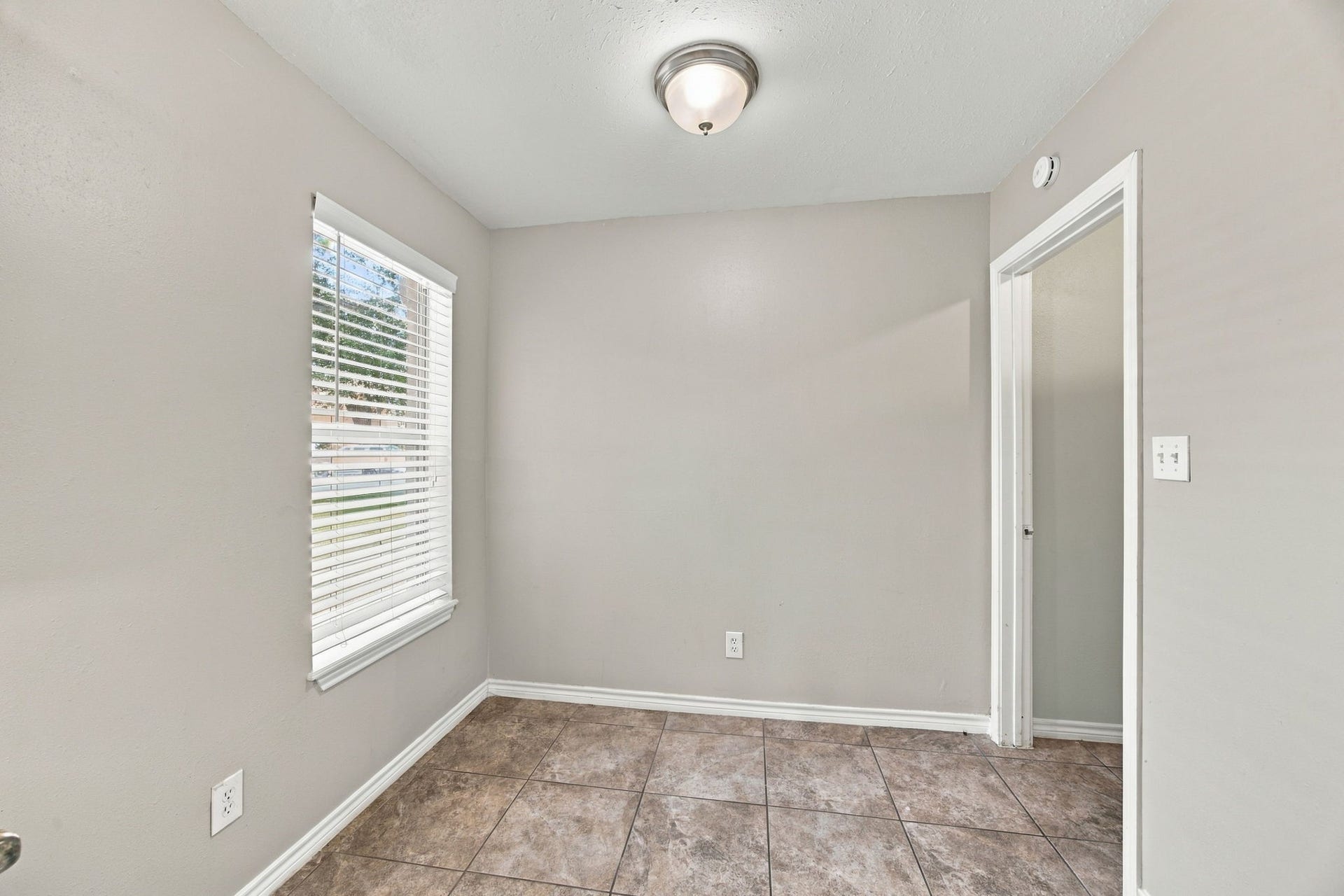 23619 Summer Pine Drive, Spring, TX 77373 Breakfast nook