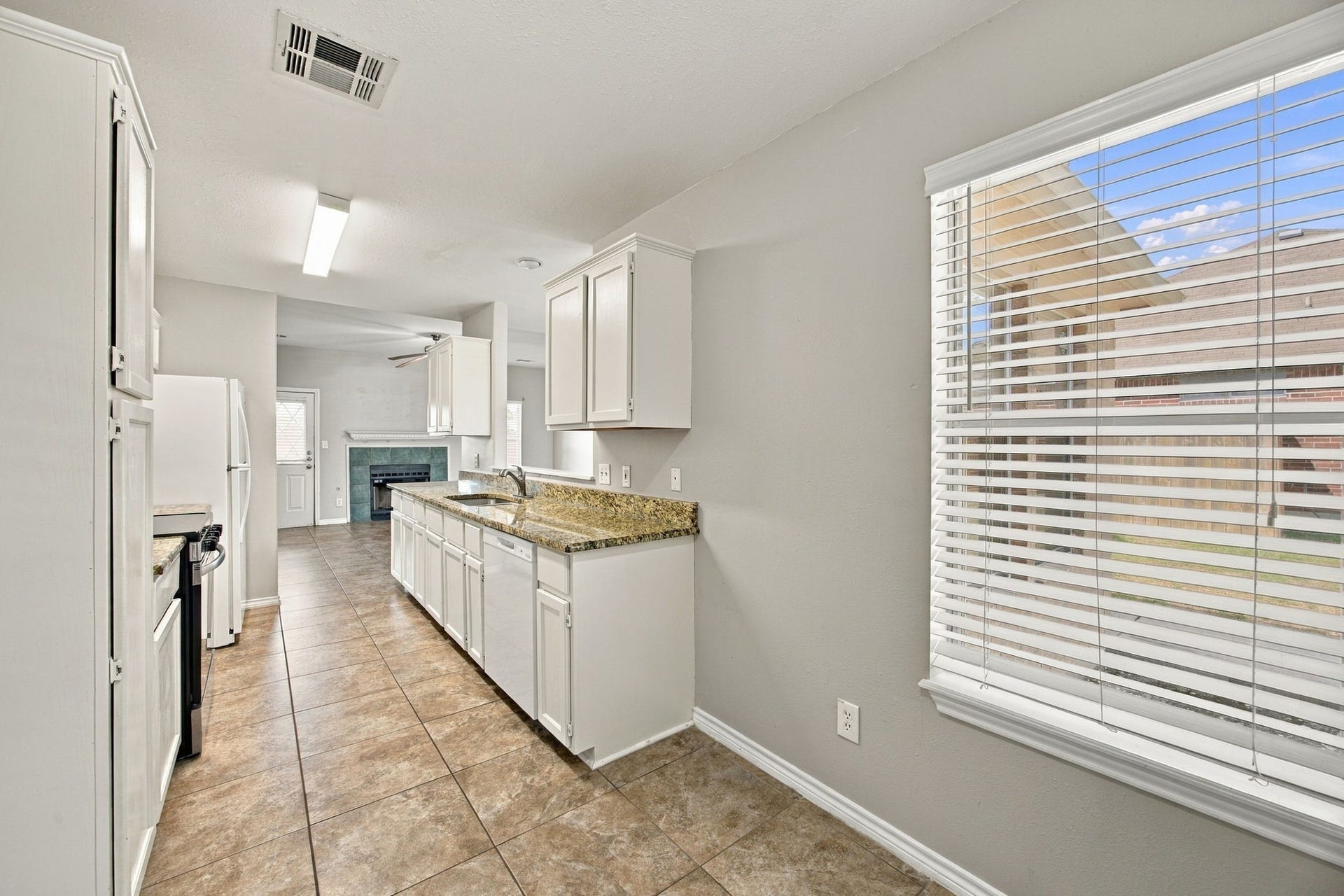 23619 Summer Pine Drive, Spring, TX 77373 Angle from breakfast nook.