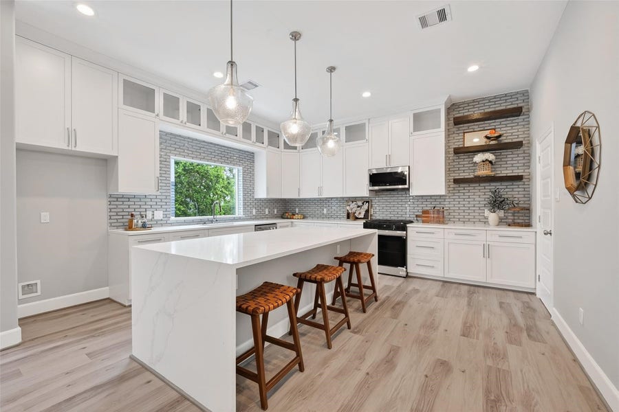 Property photo for 1122 W 16th Street, #D, Houston, TX