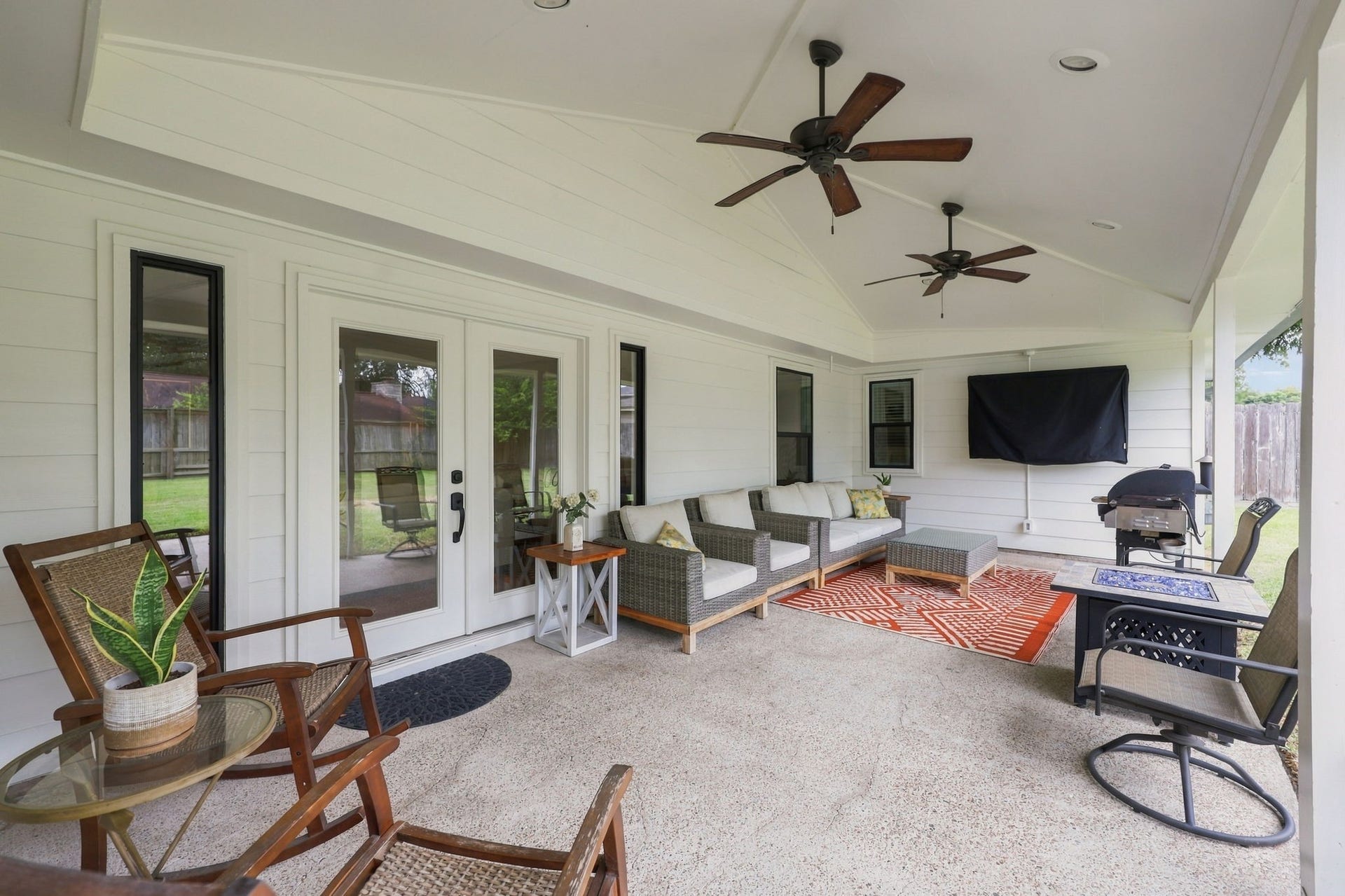 11307 Valley Spring Drive, Houston, TX 77043 Covered patio.