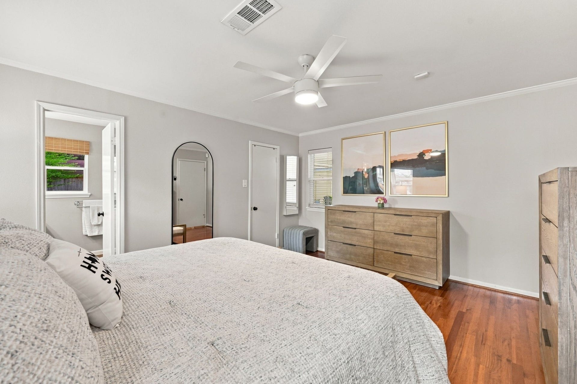 11307 Valley Spring Drive, Houston, TX 77043 Primary bedroom.