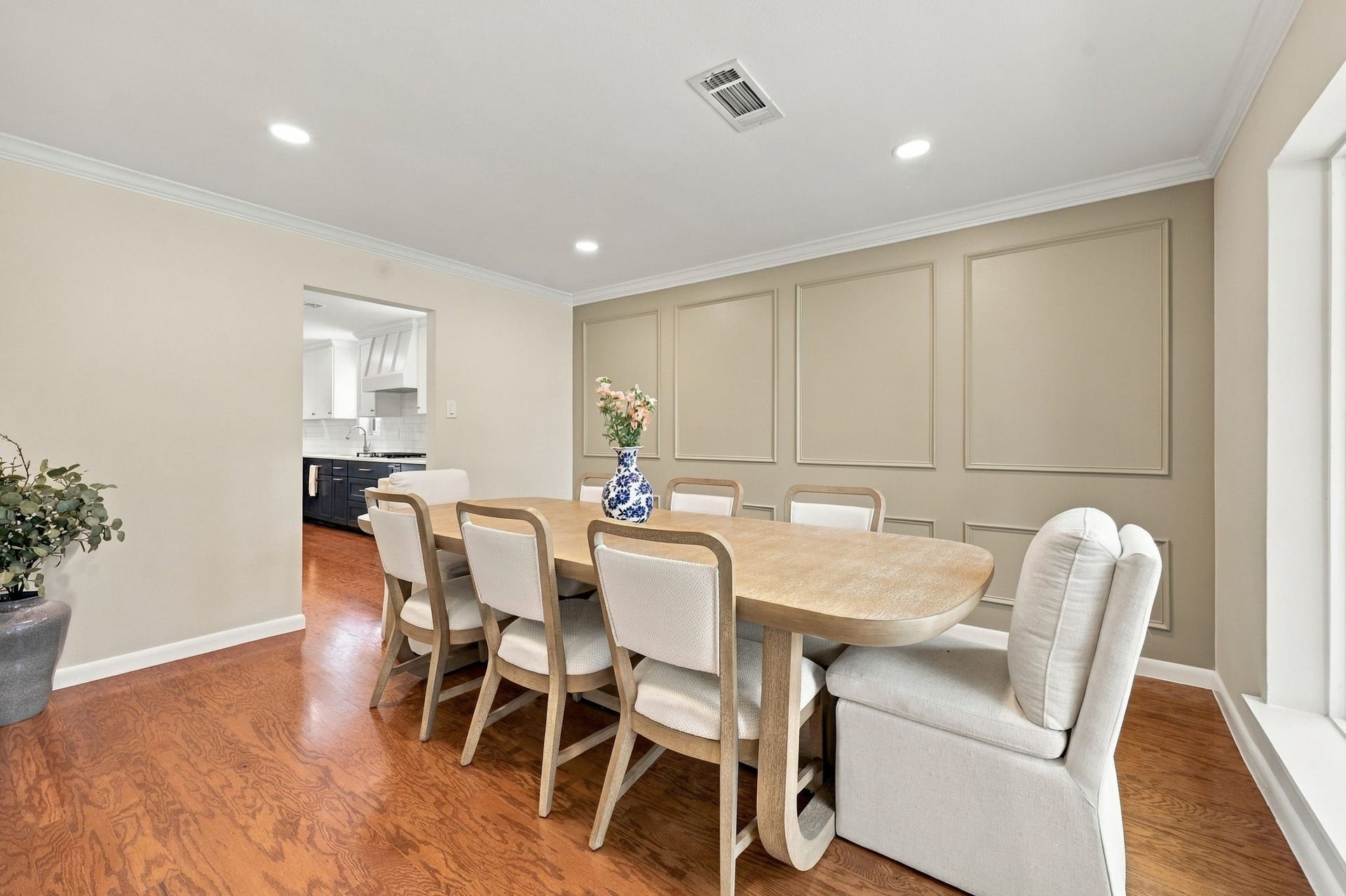 11307 Valley Spring Drive, Houston, TX 77043 11307 Valley Spring Drive, Houston, TX 77043