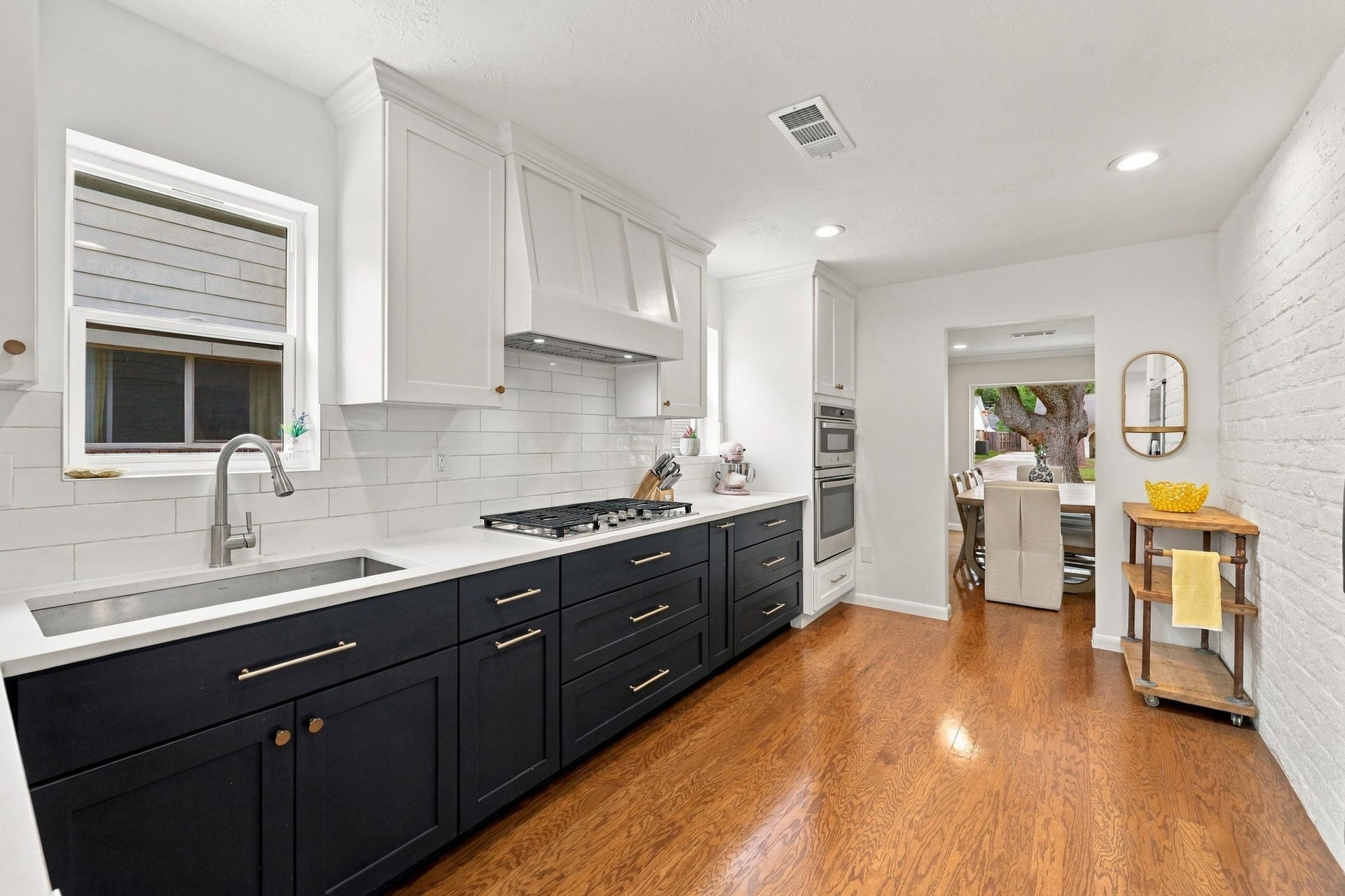 11307 Valley Spring Drive, Houston, TX 77043 11307 Valley Spring Drive, Houston, TX 77043