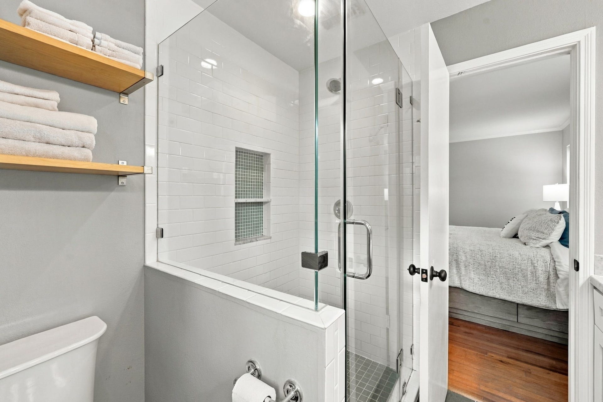 11307 Valley Spring Drive, Houston, TX 77043 Primary bath.