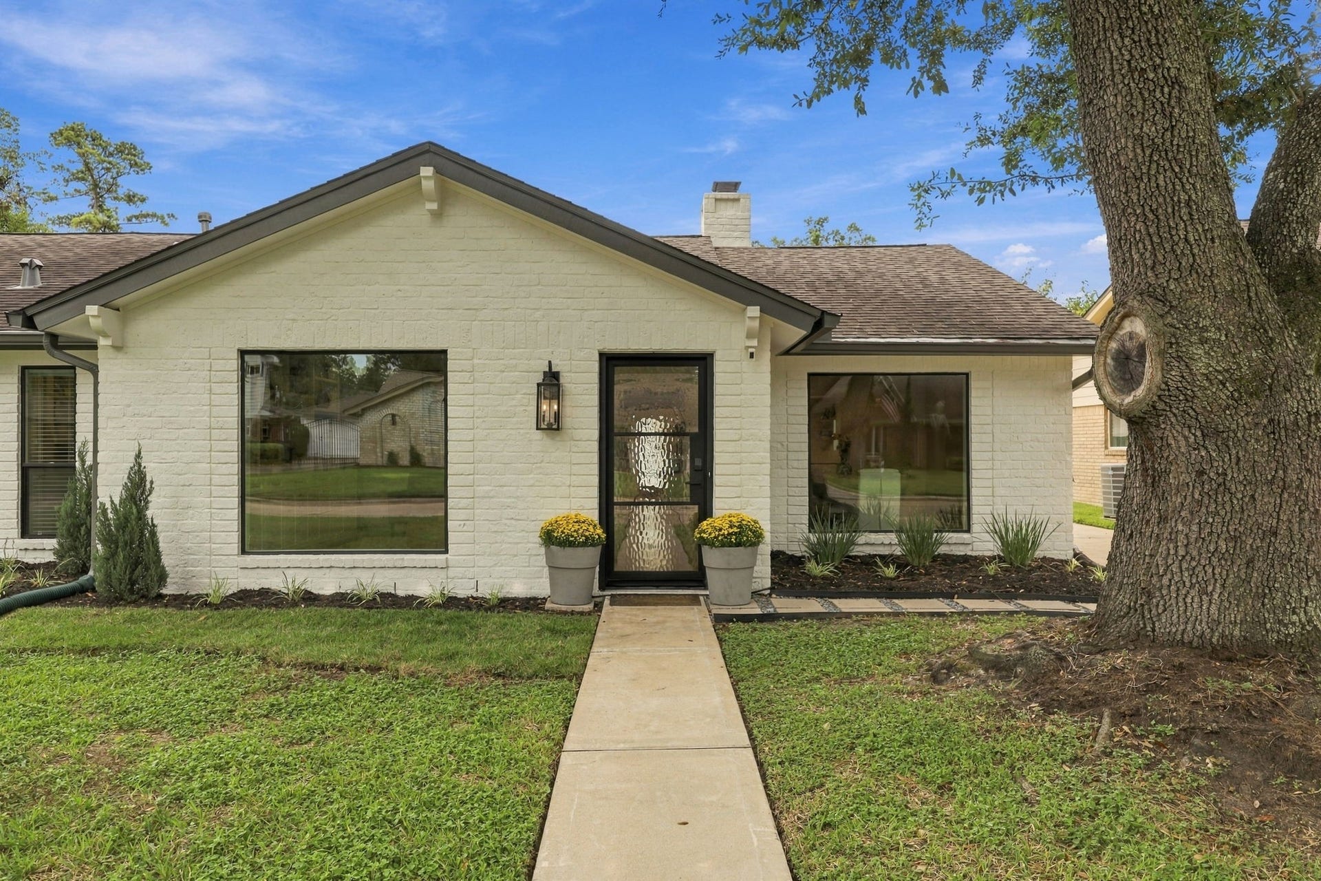 11307 Valley Spring Drive, Houston, TX 77043 Front of the home.