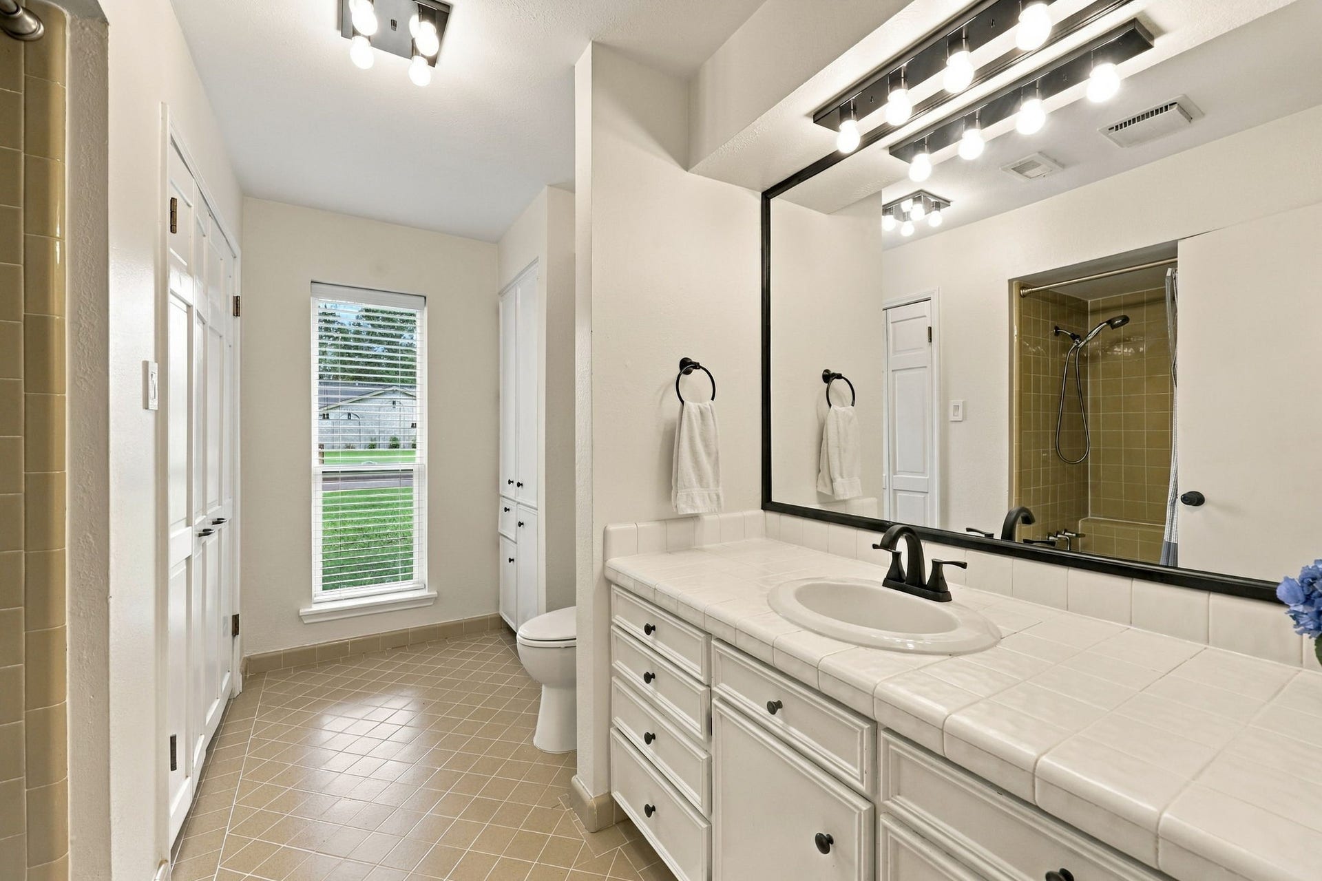 11307 Valley Spring Drive, Houston, TX 77043 Guest bath.