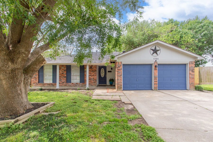 Property photo for 5704 Leggett Lane, Pearland, TX