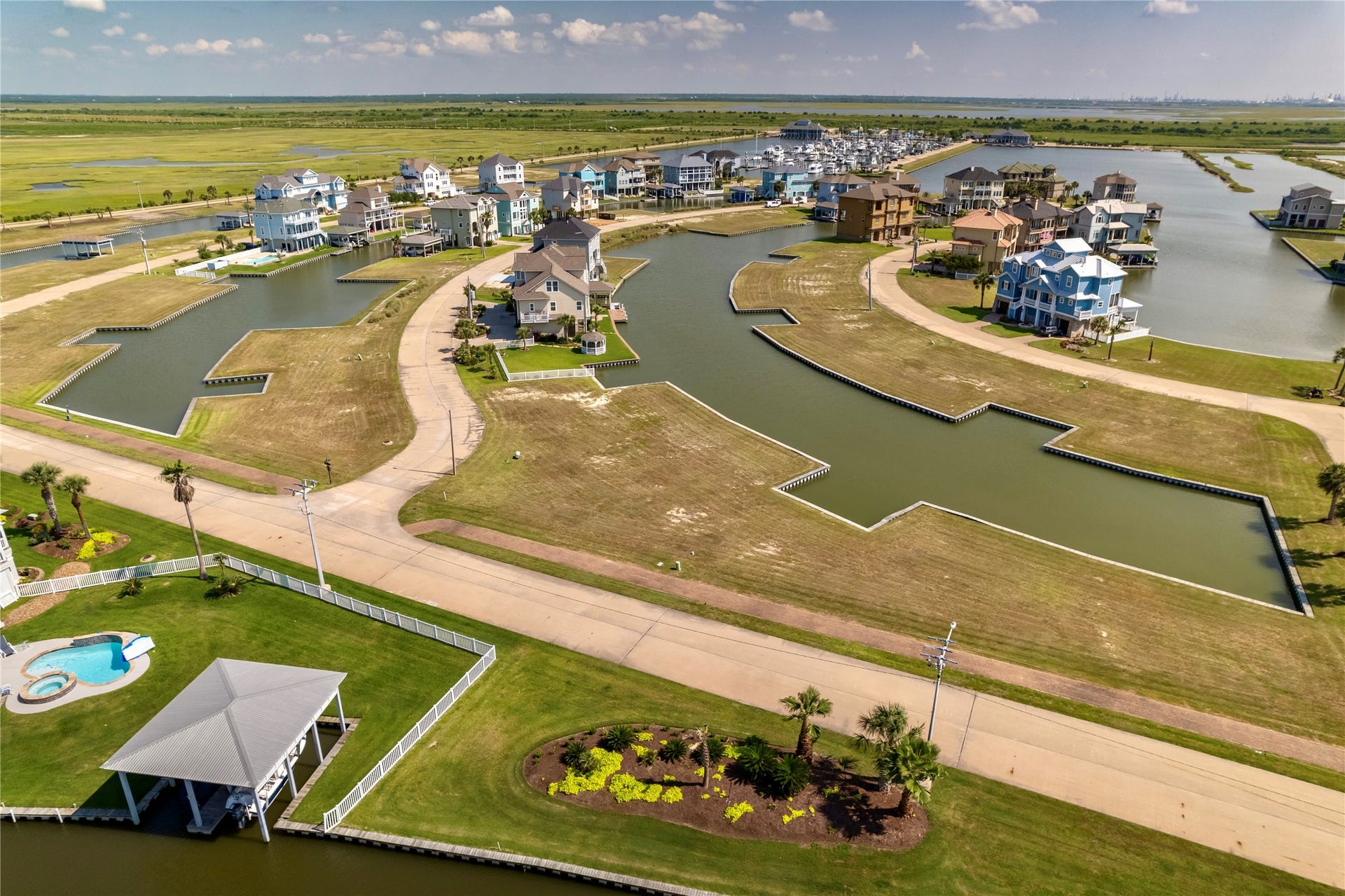24 Long Key, Hitchcock, TX 77563 24 Long Key, Hitchcock, TX 77563