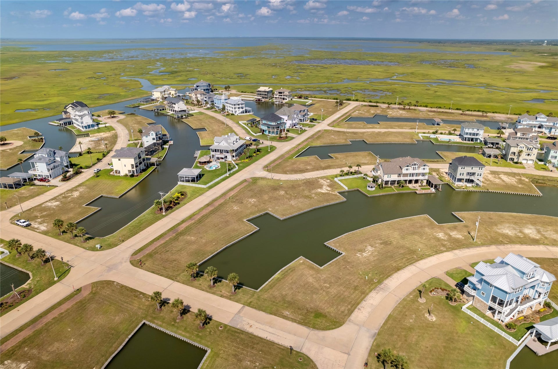 24 Long Key, Hitchcock, TX 77563 24 Long Key, Hitchcock, TX 77563