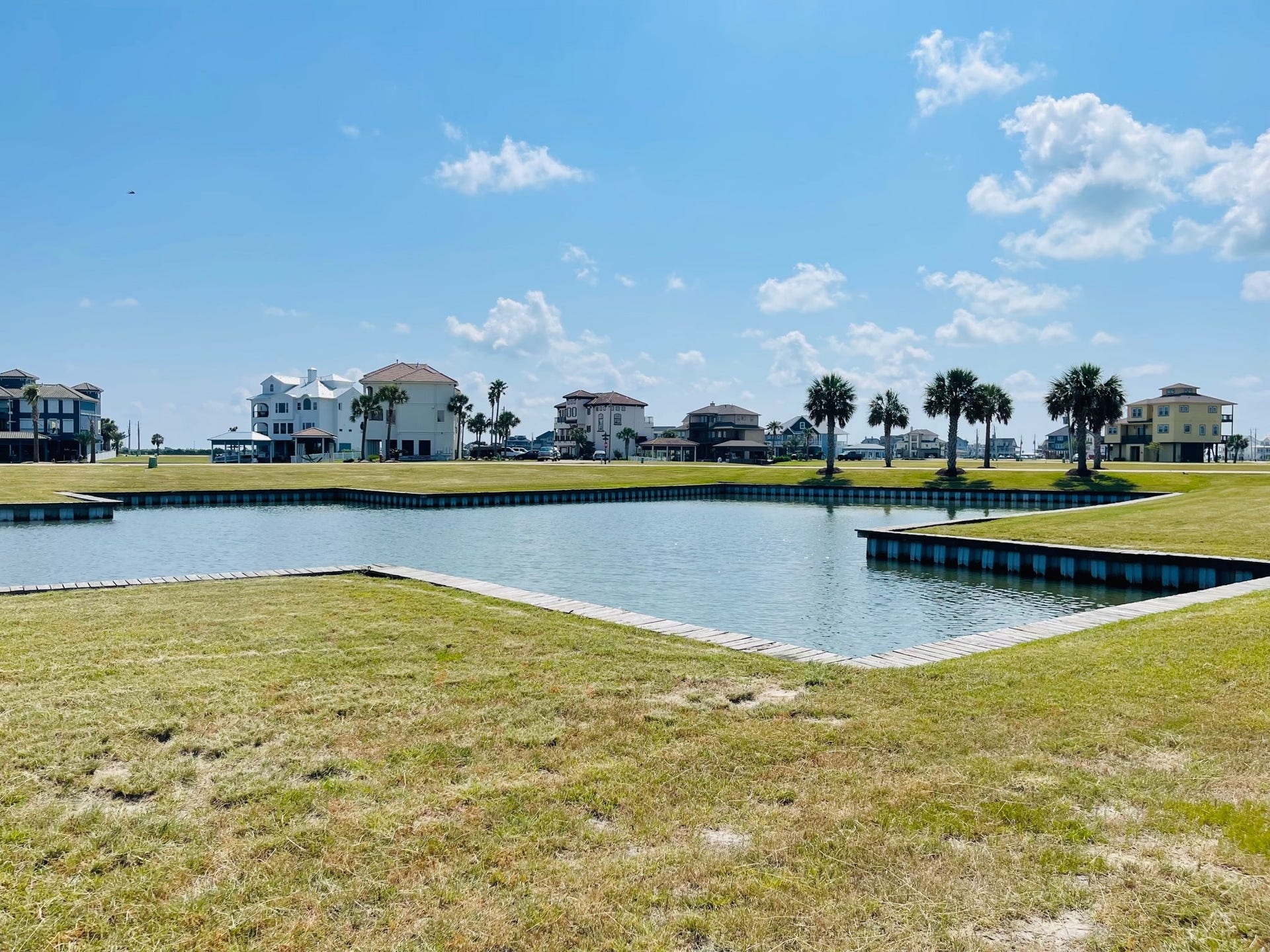 24 Long Key, Hitchcock, TX 77563 24 Long Key, Hitchcock, TX 77563