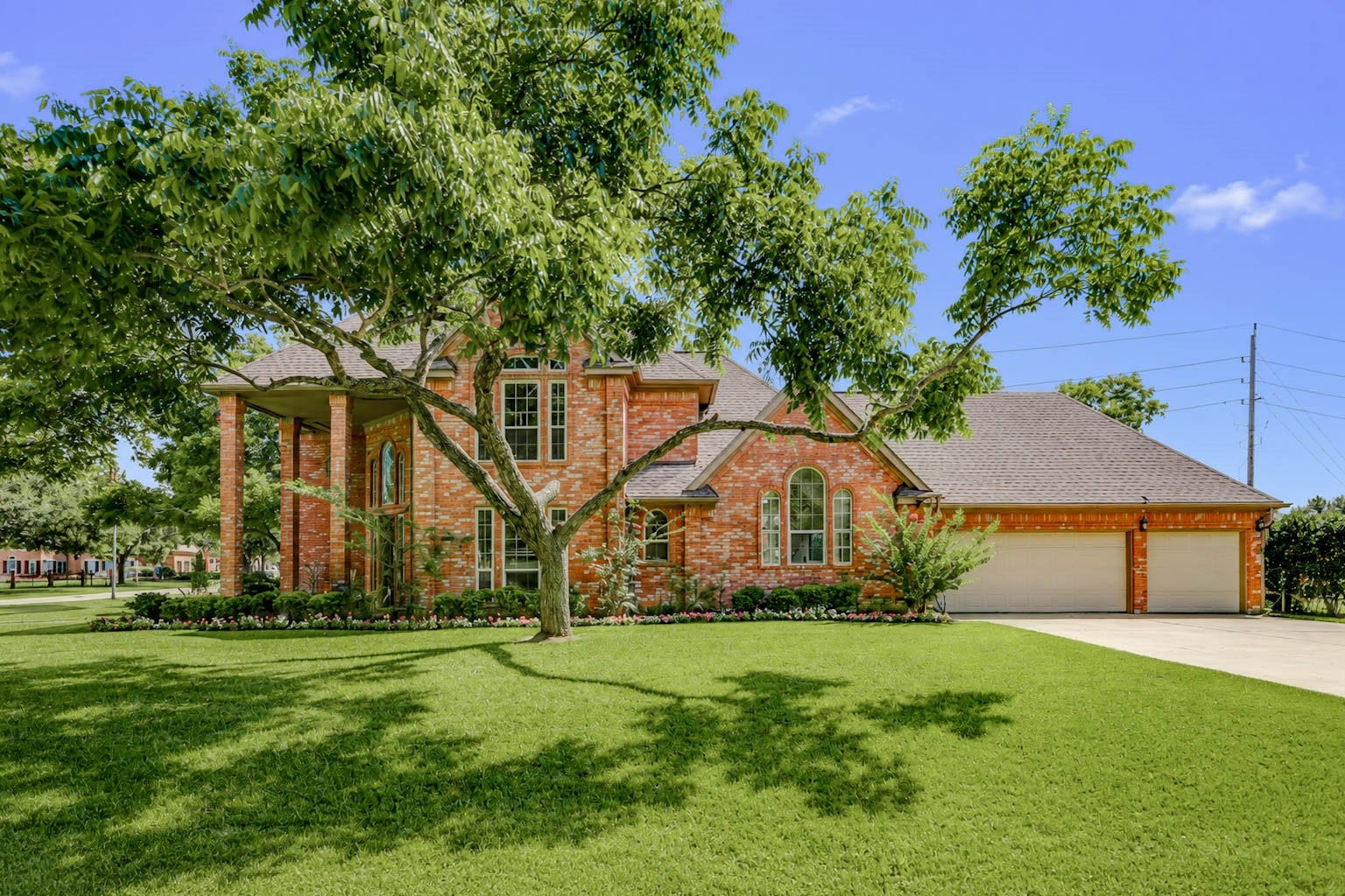 5023 Waterbeck Street, Fulshear, TX 77441 Beautifully positioned on a premier golf course homesite within the guard-gated community of Weston Lakes, this exceptional residence offers timeless architecture, luxury finishes, resort-style outdoor living, and an unmatched lifestyle in one of Fulshear's most prestigious neighborhoods.