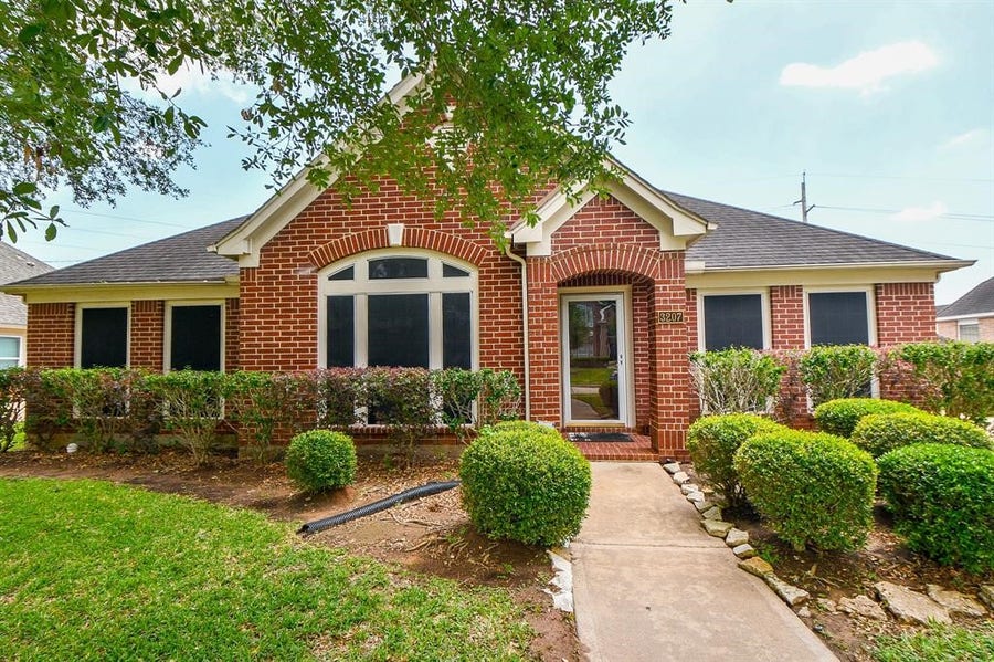Property photo for 3207 Brook Arbor Lane, Sugar Land, TX