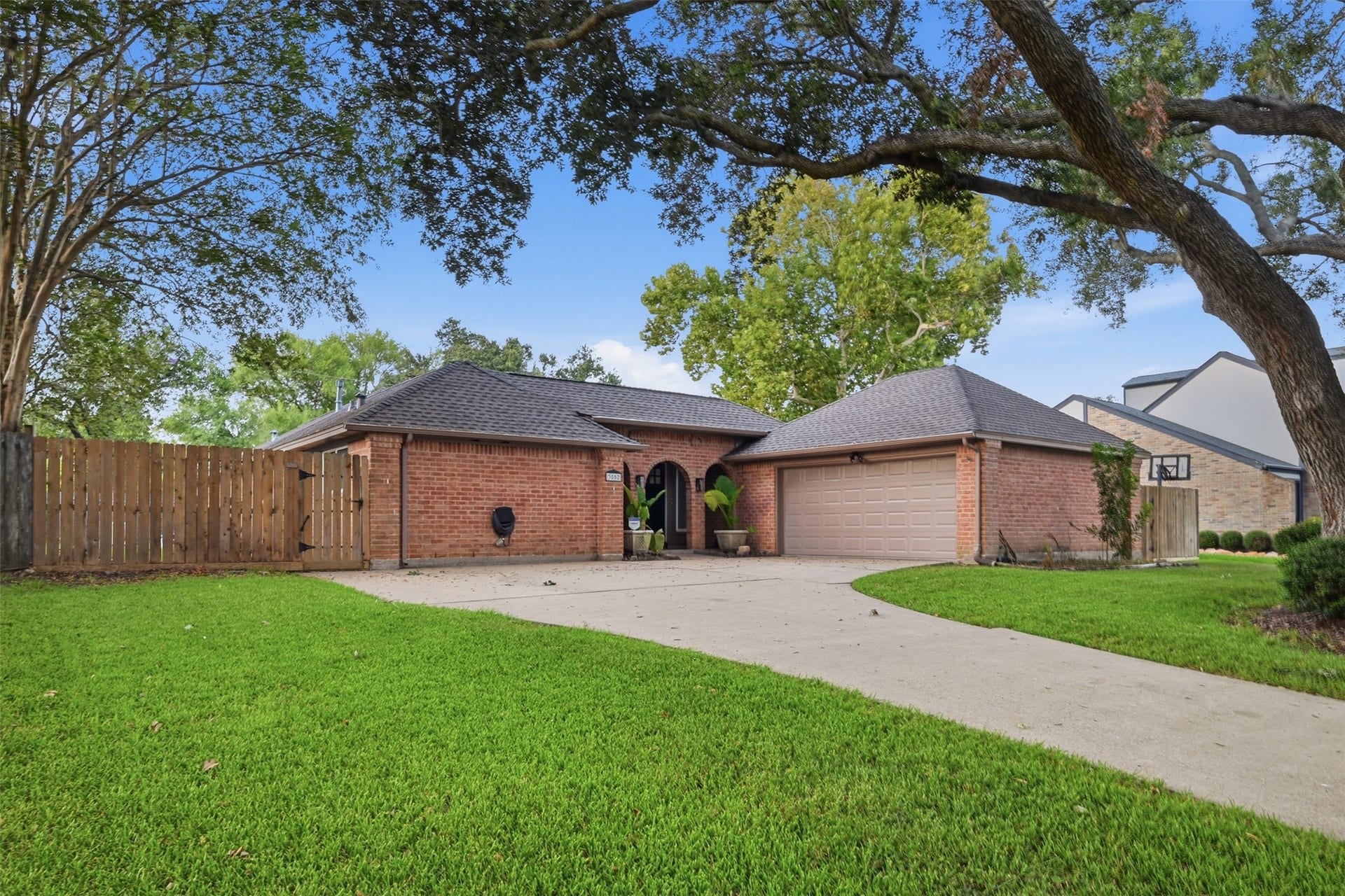 3502 Plum Brook Lane, Missouri City, TX 77459 Welcome to 3502 Plum Brook!