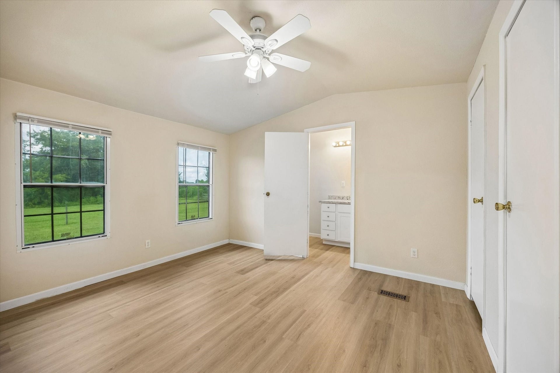 5806-A S Highway 35, Alvin, TX 77511 5806-A S Highway 35, Alvin, TX 77511