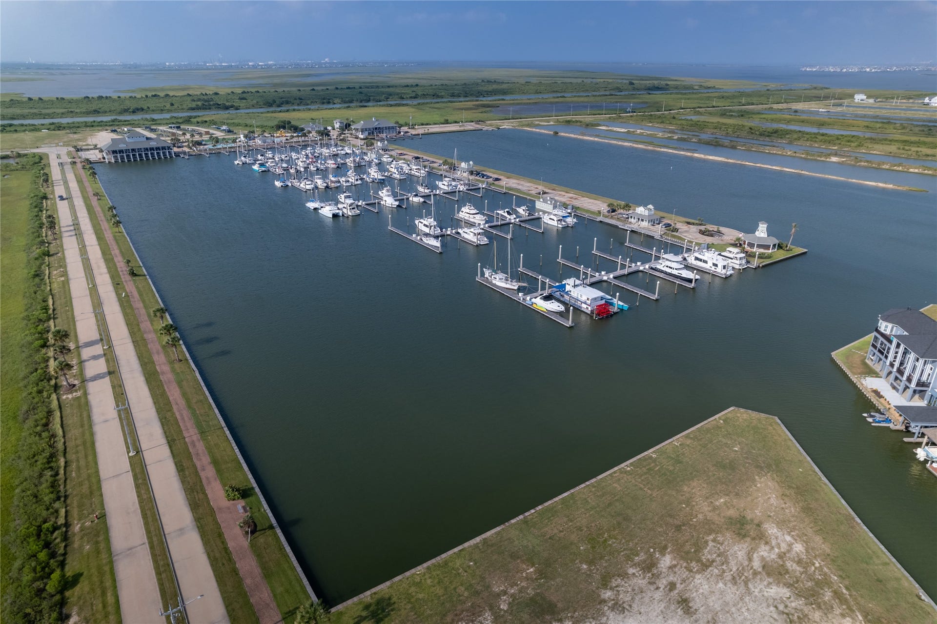 4 Largo, Hitchcock, TX 77563 Marina