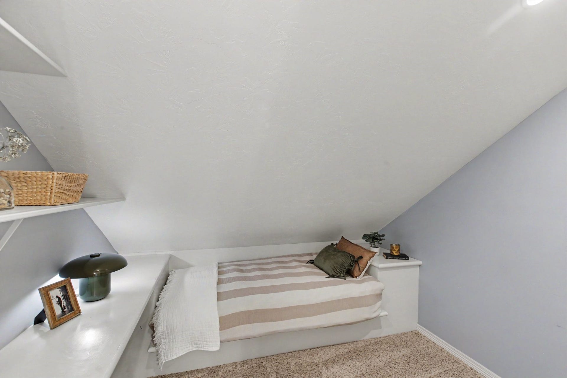 42 S Peaceful Canyon Circle, The Woodlands, TX 77381 This closet is awesome and has hidden storage! It's a play room and bunk room in one with shelves for books, toys and games. The bunk can be used for overnight guests or for fun movie nights if someone else is using the separate media room. The closet space not shown is on the other side of this room.
