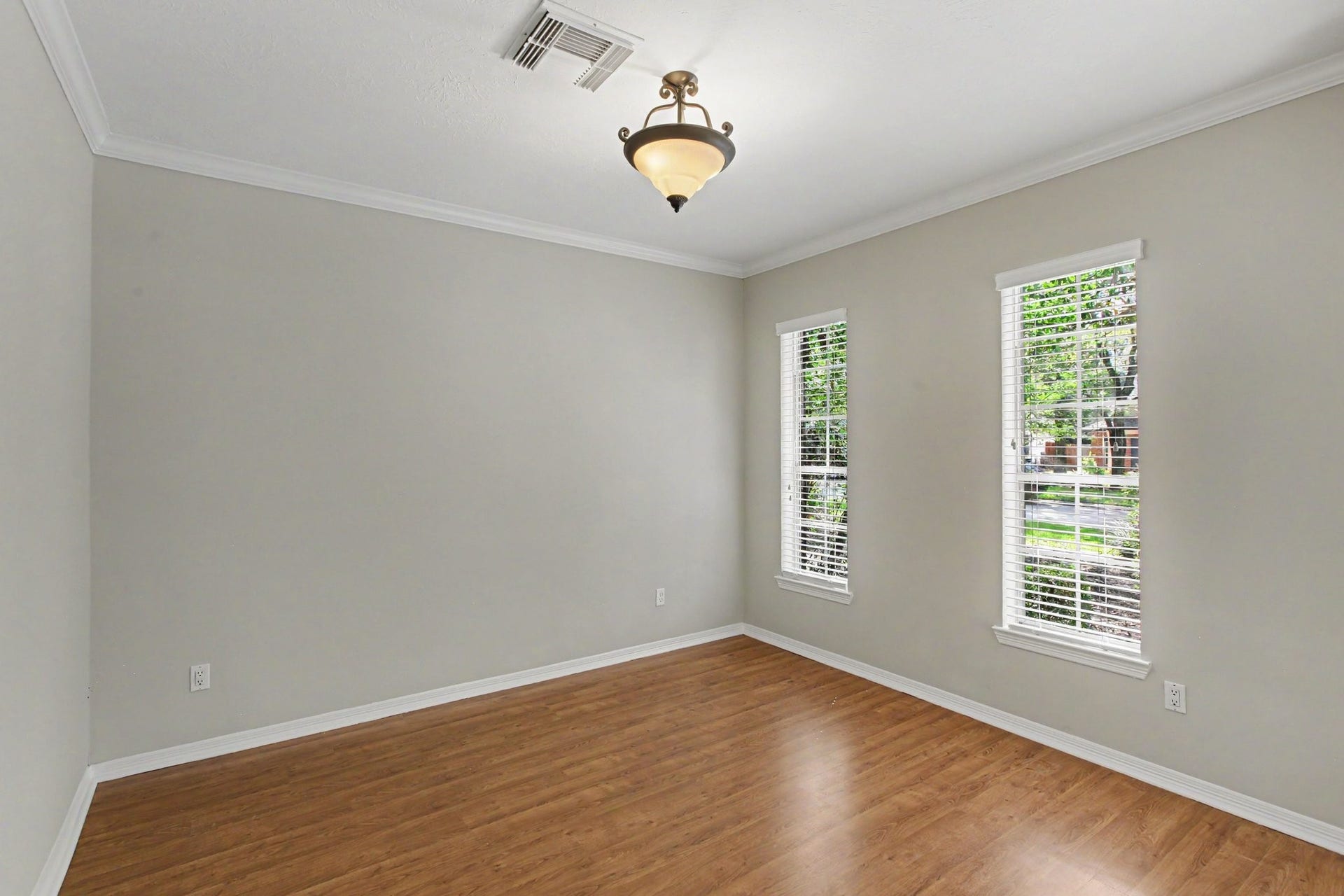 42 S Peaceful Canyon Circle, The Woodlands, TX 77381 This formal dining room sits at the very front of the home.
