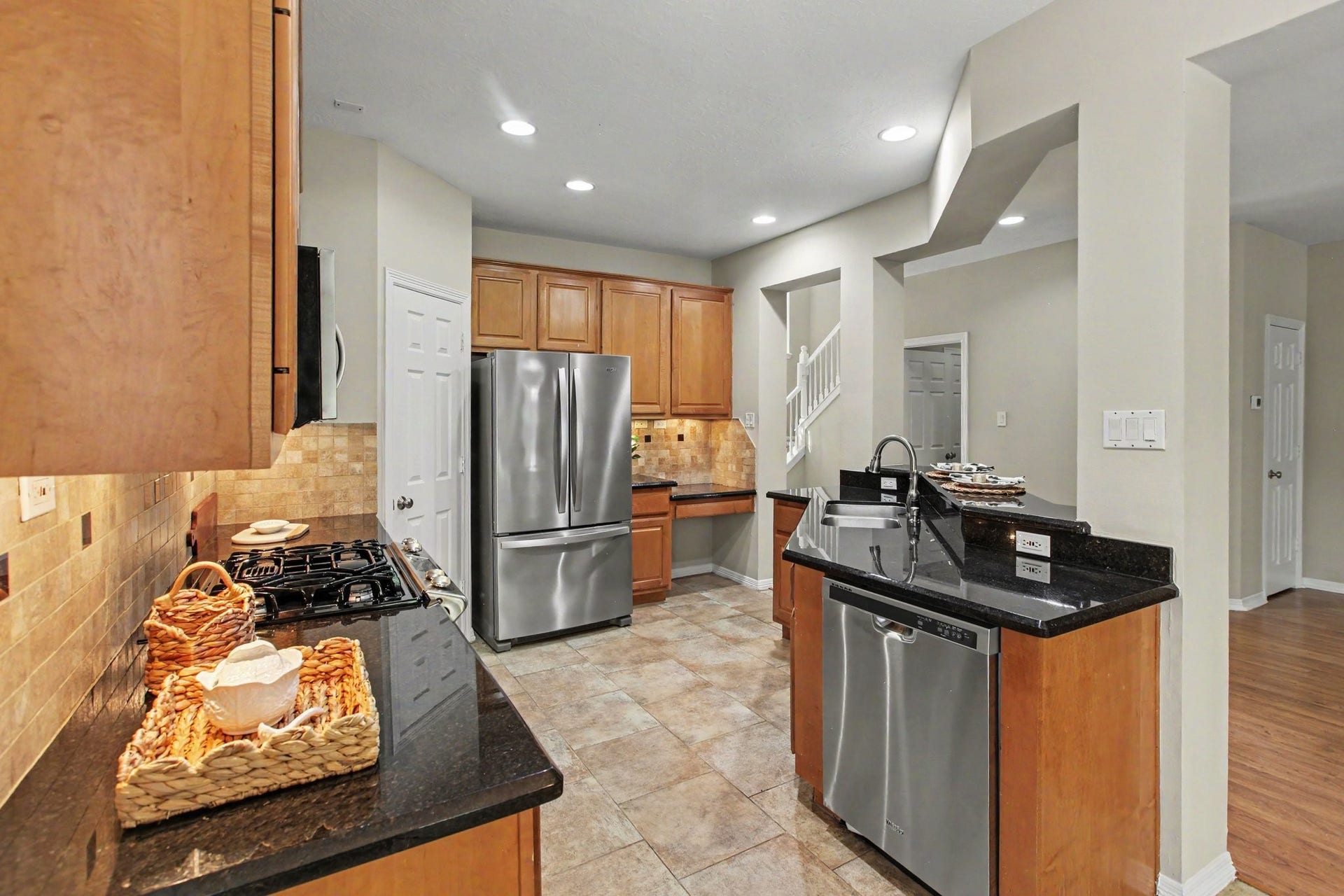42 S Peaceful Canyon Circle, The Woodlands, TX 77381 The kitchen has an abundance of counter space (including a working desk) and is conveniently located near the breakfast nook and living room.