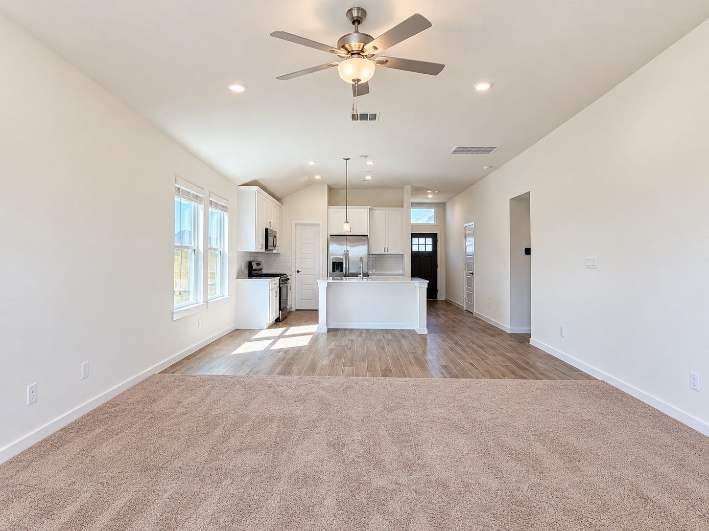 419 Pirate Falls Lane, Crosby, TX 77532 Bright and airy open-concept living area