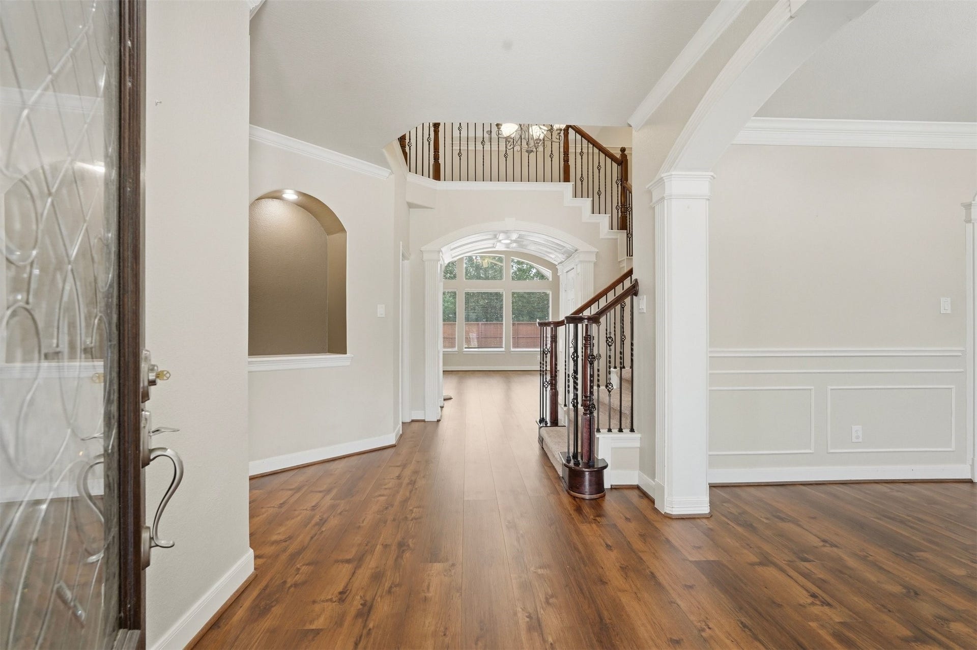 18034 Crescent Royale Way, Humble, TX 77346 Large foyer with beautiful open view of the staircase