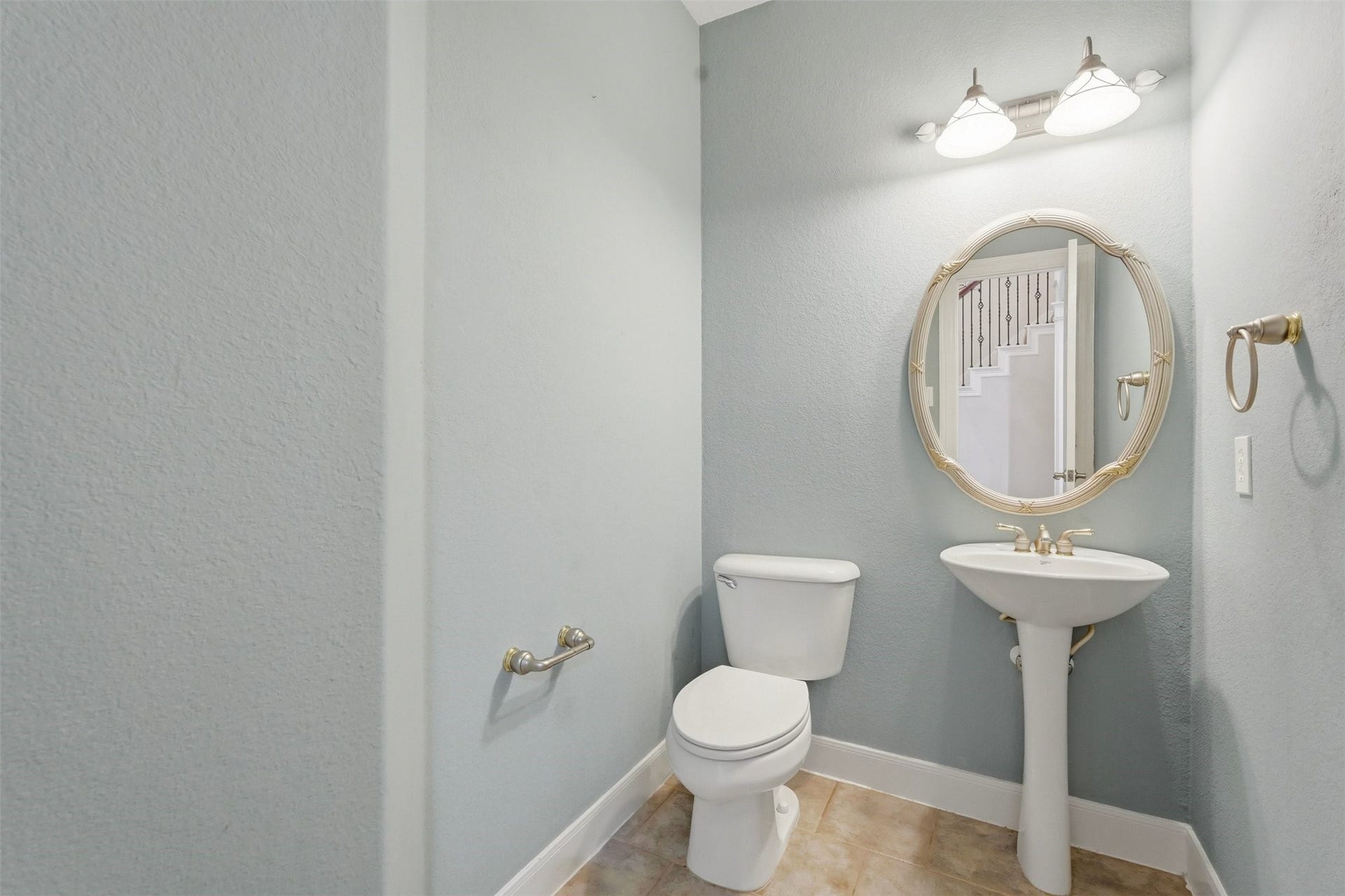 18034 Crescent Royale Way, Humble, TX 77346 First floor half bath