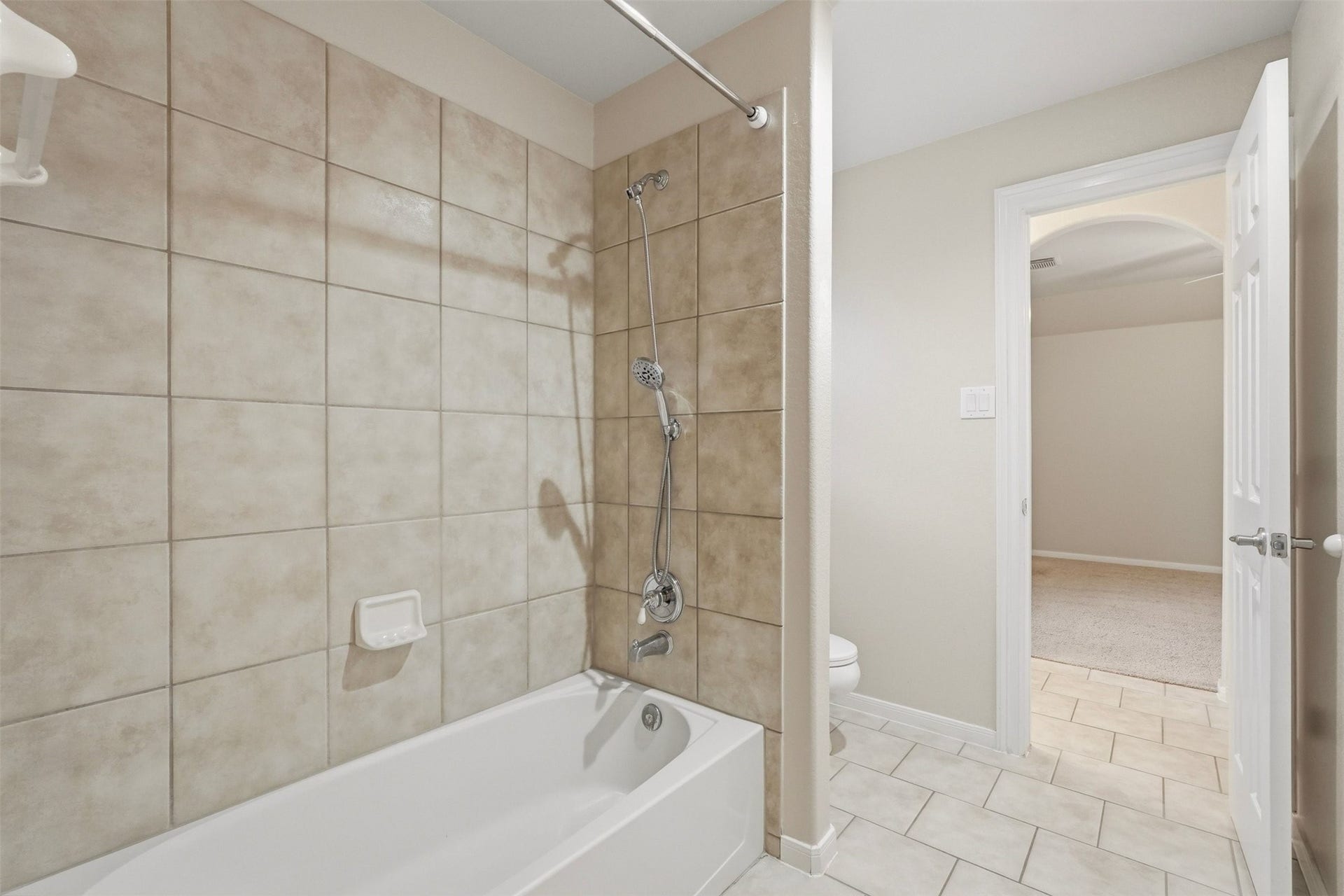 18034 Crescent Royale Way, Humble, TX 77346 Other side of Jack-N-Jill bathroom