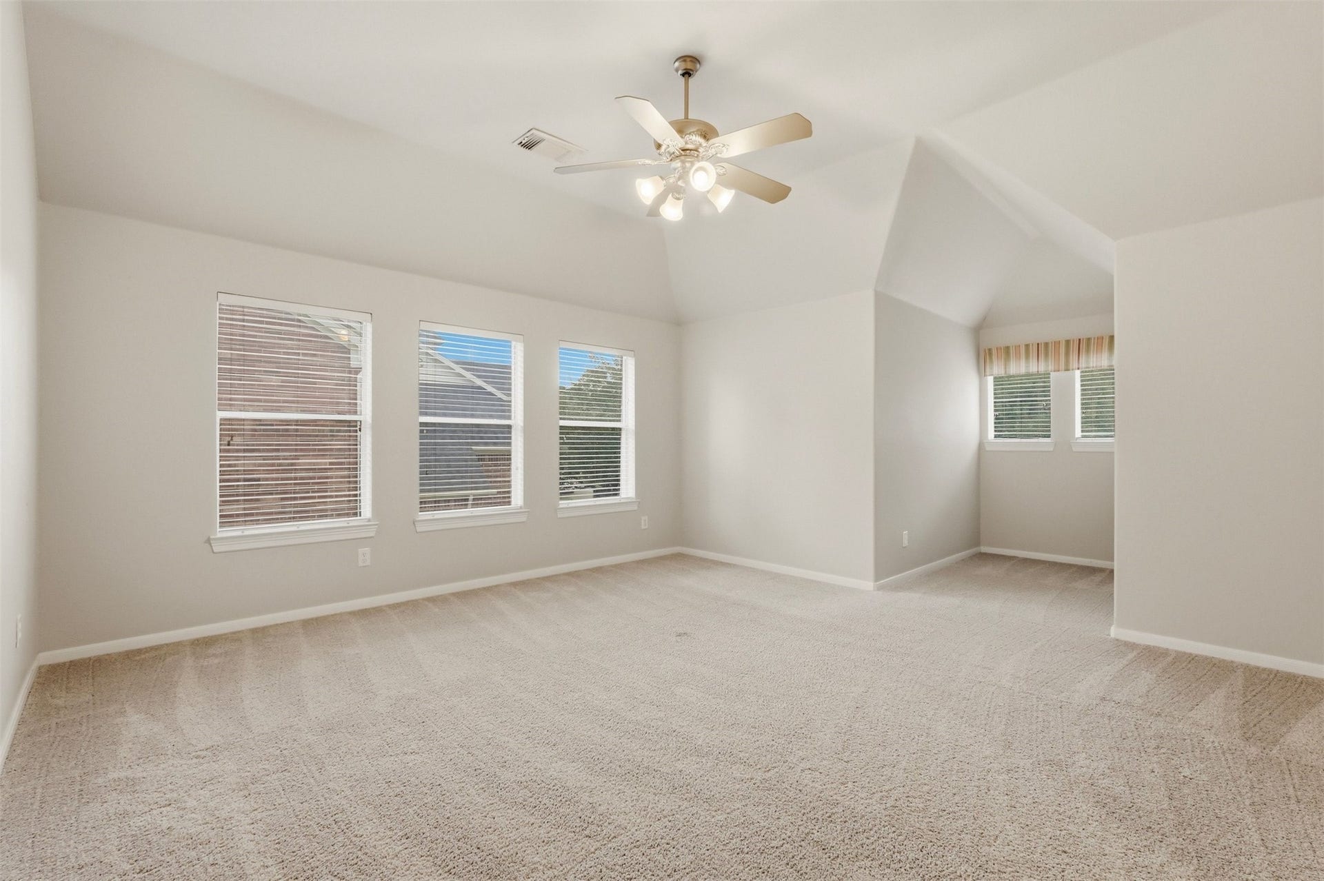 18034 Crescent Royale Way, Humble, TX 77346 Second floor game room