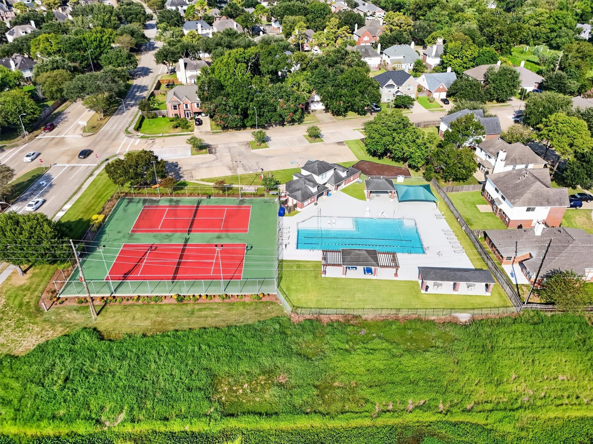 15627 Rosewood Hill Court, Sugar Land, TX 77498 Community pool, pickle ball and tennis , trails, playgrounds and much more. Schedule your appoitment today