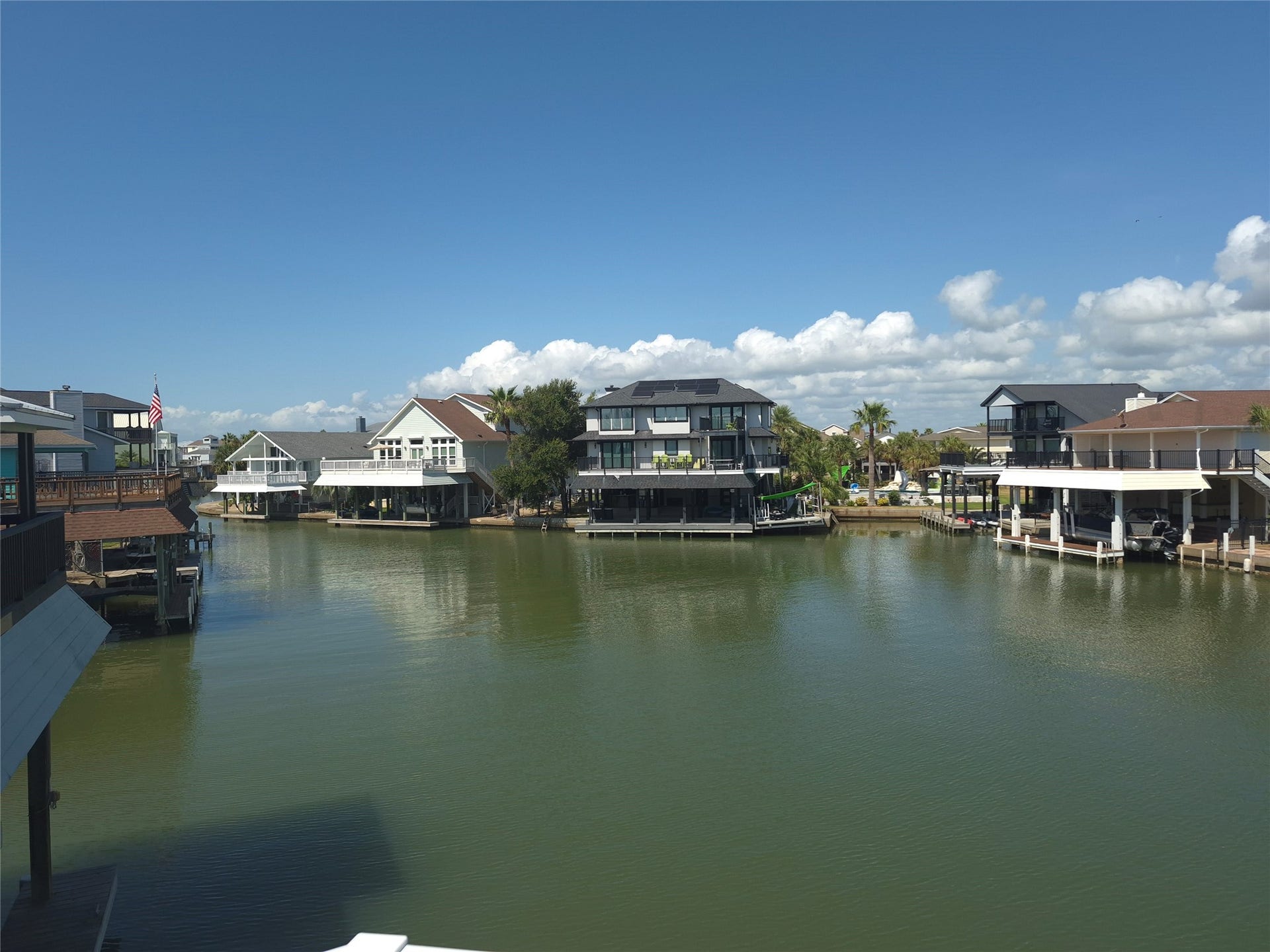129 Quayside Drive, Tiki Island, TX 77554 Beautiful views from your balcony!