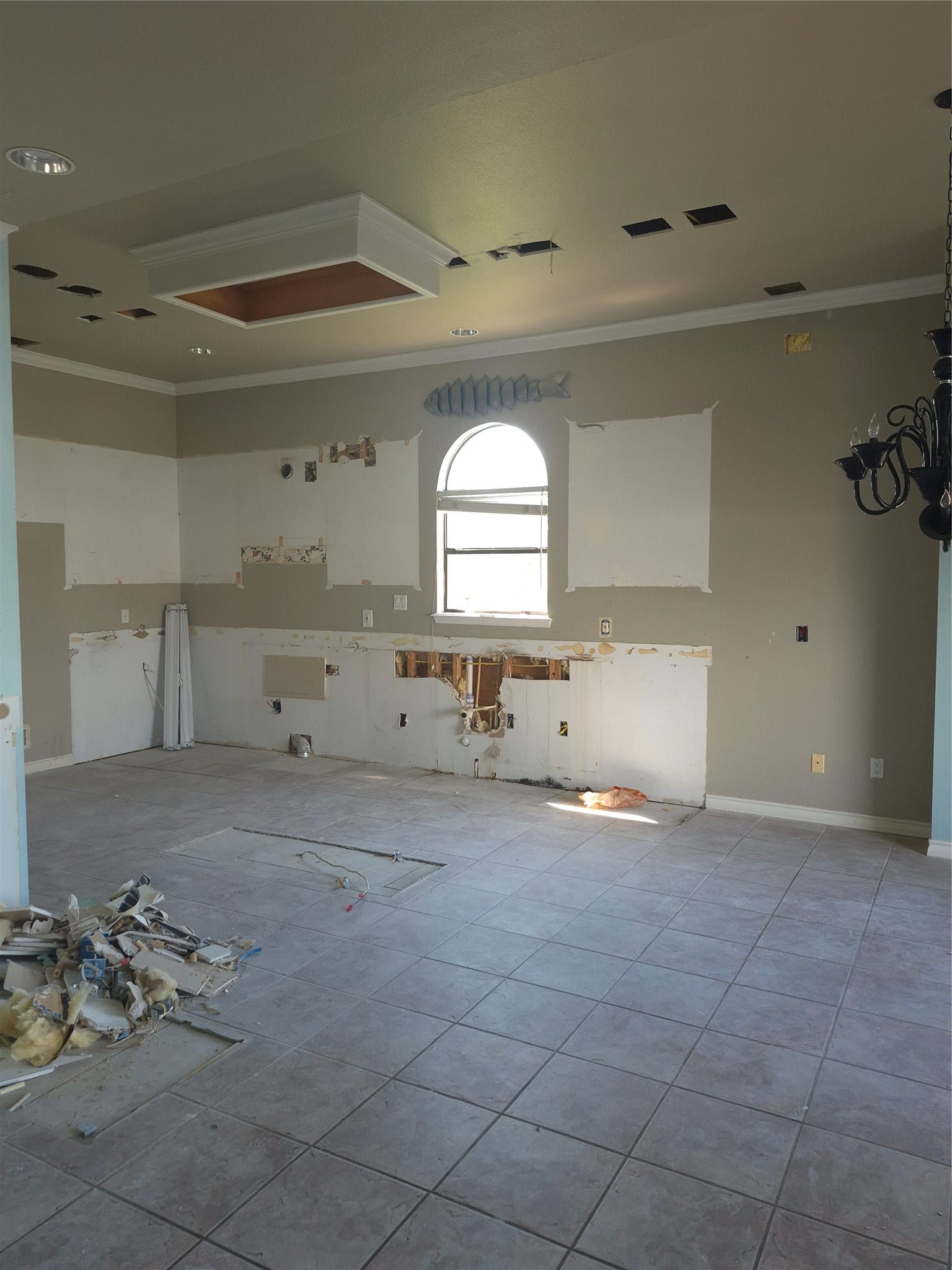 129 Quayside Drive, Tiki Island, TX 77554 Brand new Kitchen Under construction many updates home ready for Thanksgiving.
