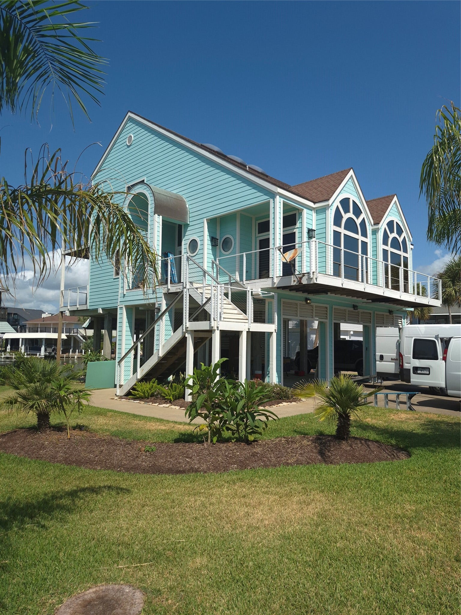 129 Quayside Drive, Tiki Island, TX 77554 Side View