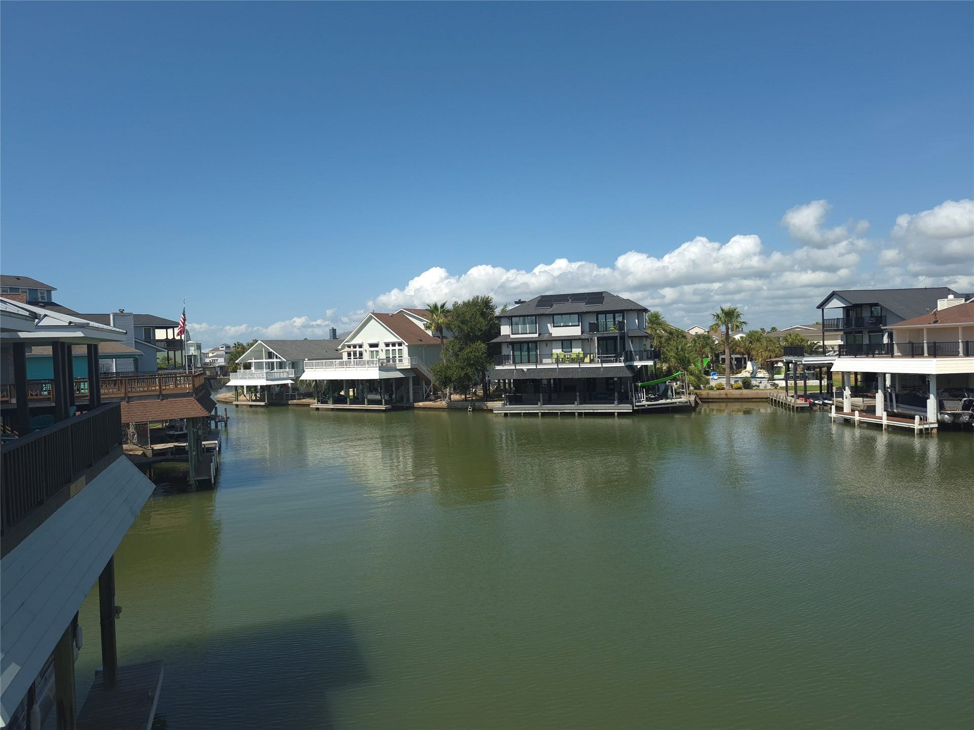 129 Quayside Drive, Tiki Island, TX 77554 Beautiful views from your balcony!