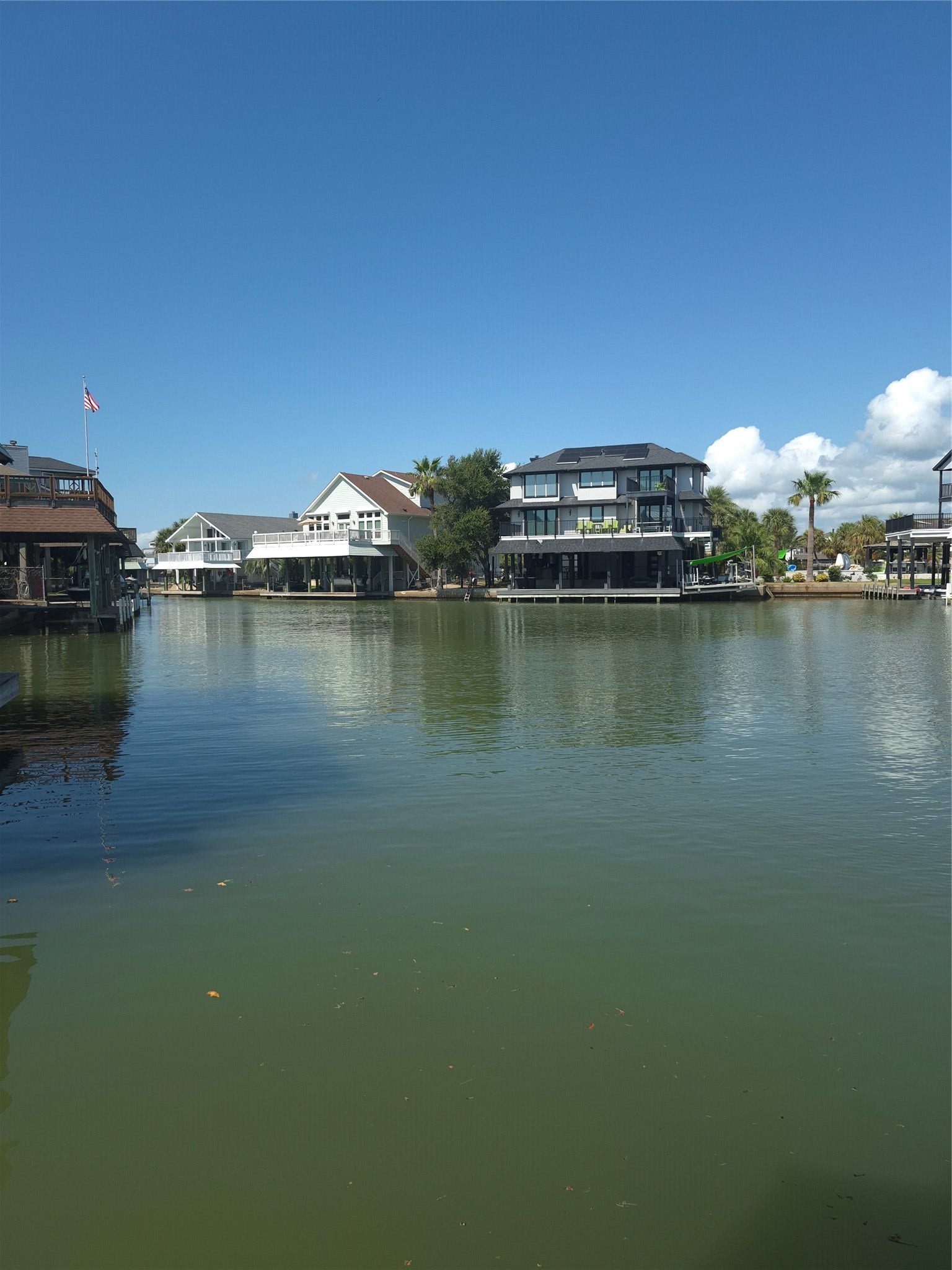 129 Quayside Drive, Tiki Island, TX 77554 Beautiful views from your balcony!