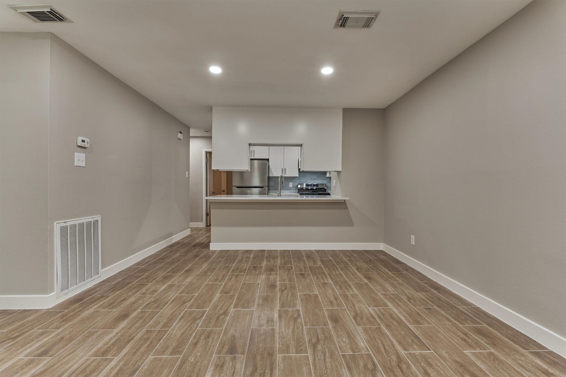 88 W White Willow Circle, The Woodlands, TX 77381 View looking towards the dining area and kitchen with counter height breakfast bar.