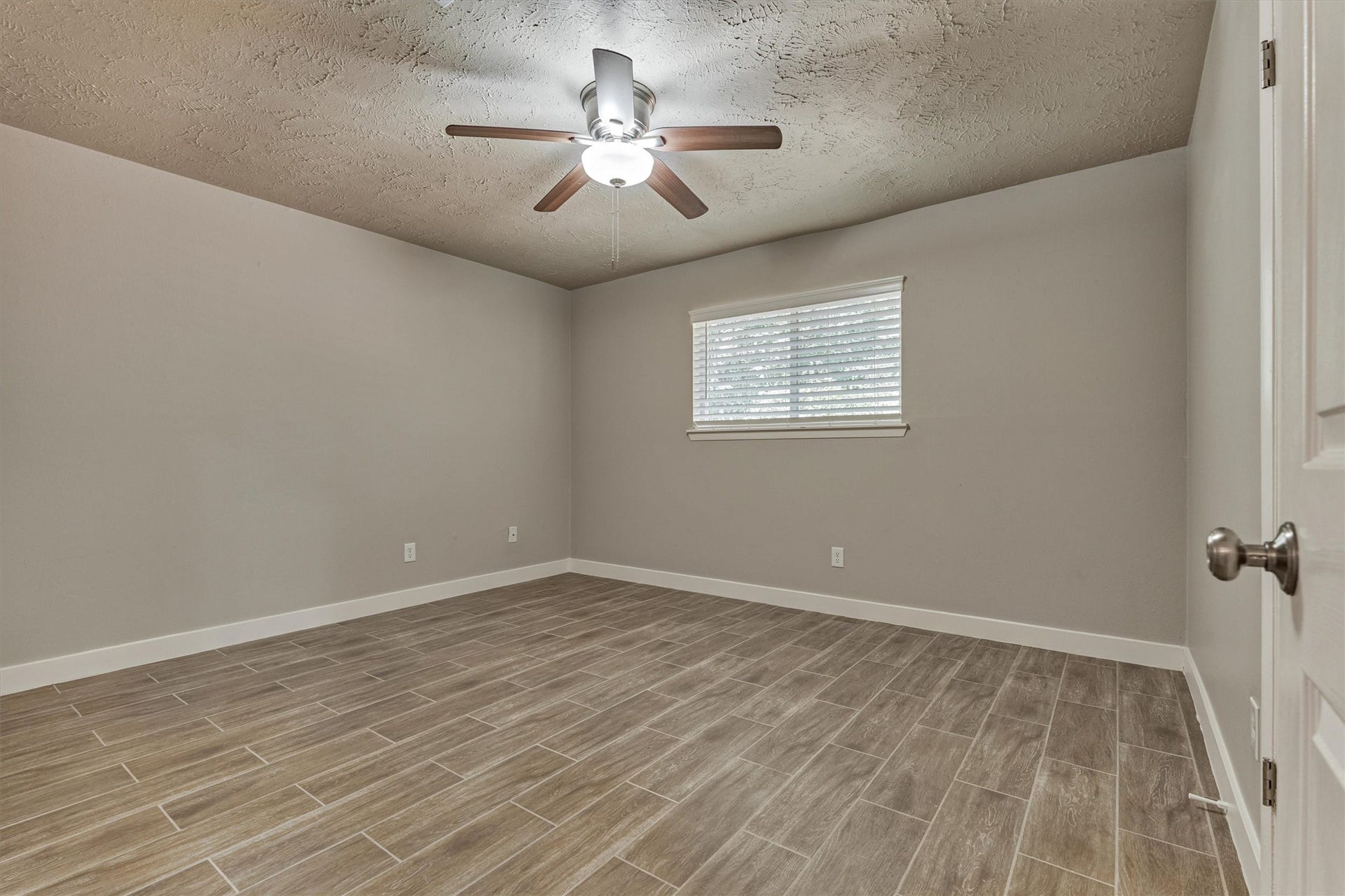 88 W White Willow Circle, The Woodlands, TX 77381 Bedroom #3 with tile floors, ceiling fan and walk-in closet.
