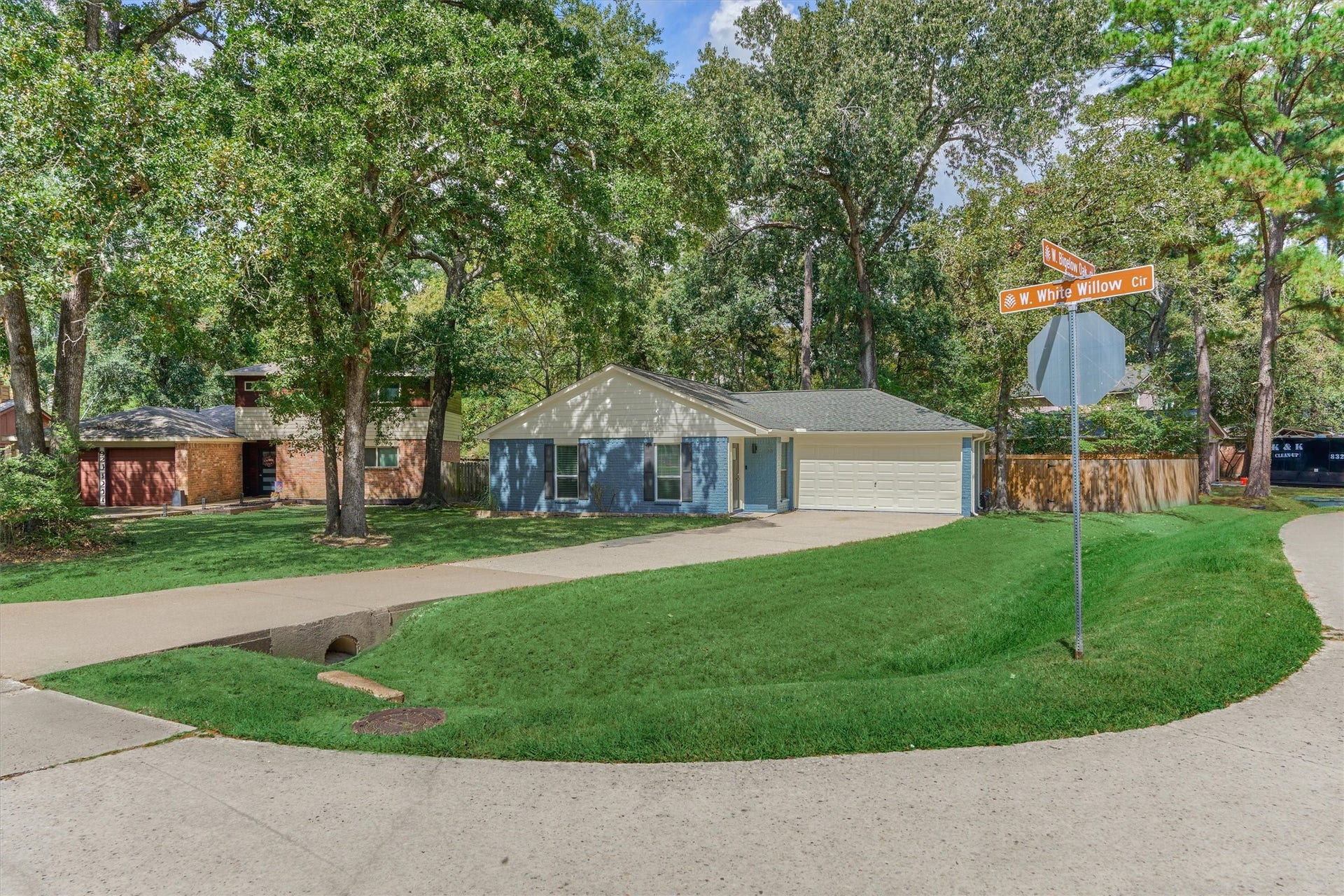 88 W White Willow Circle, The Woodlands, TX 77381 Corner lot location with long flat driveway. Deep set-back from street in a quiet neighborhood.