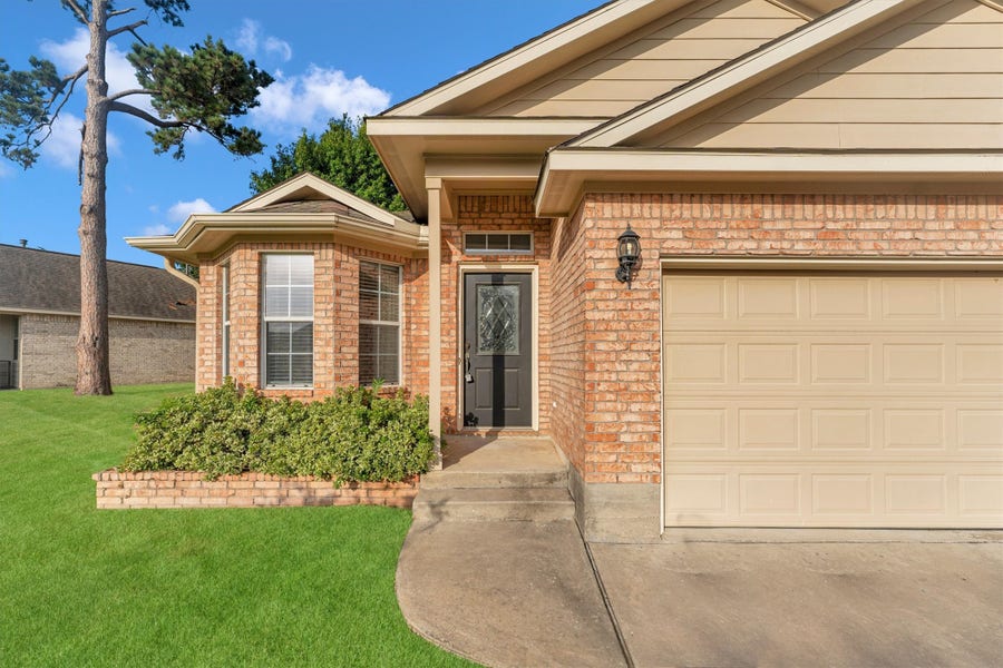 Property photo for 135 Snug Harbor Drive, Conroe, TX