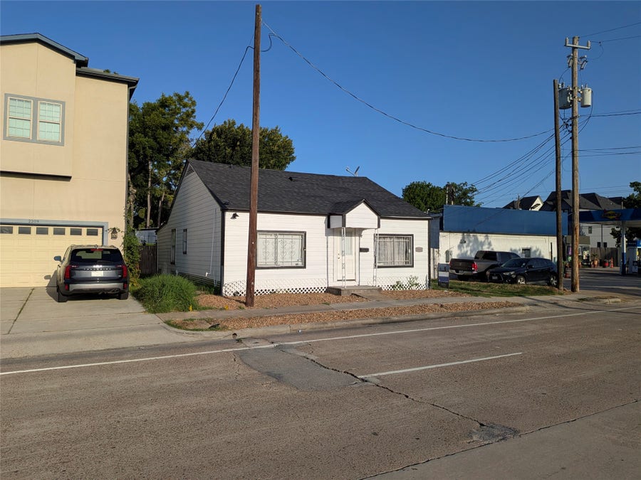 Property photo for 2211 Ella Boulevard, Houston, TX
