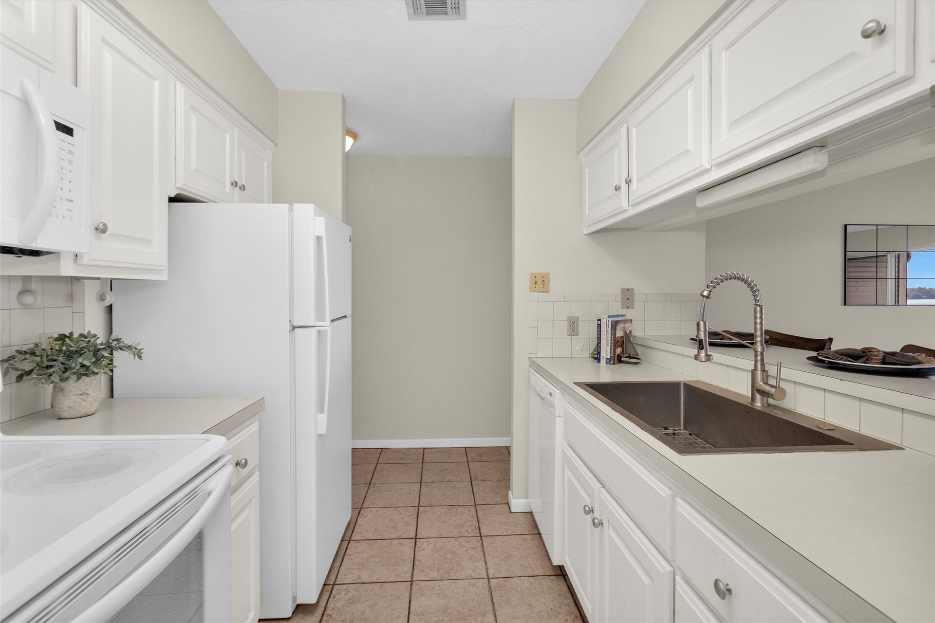 801 River Road, #104E, Montgomery, TX 77356 801 River Road, #104E, Montgomery, TX 77356