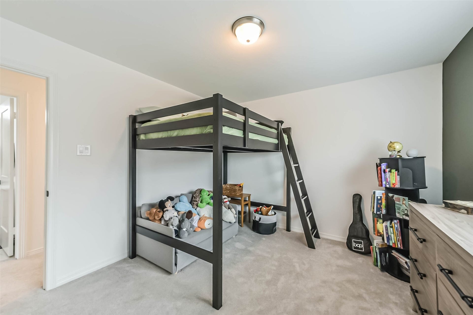 32403 Clouser Crawdad Court, Fulshear, TX 77441 This bedroom has an oversized, standard closet.