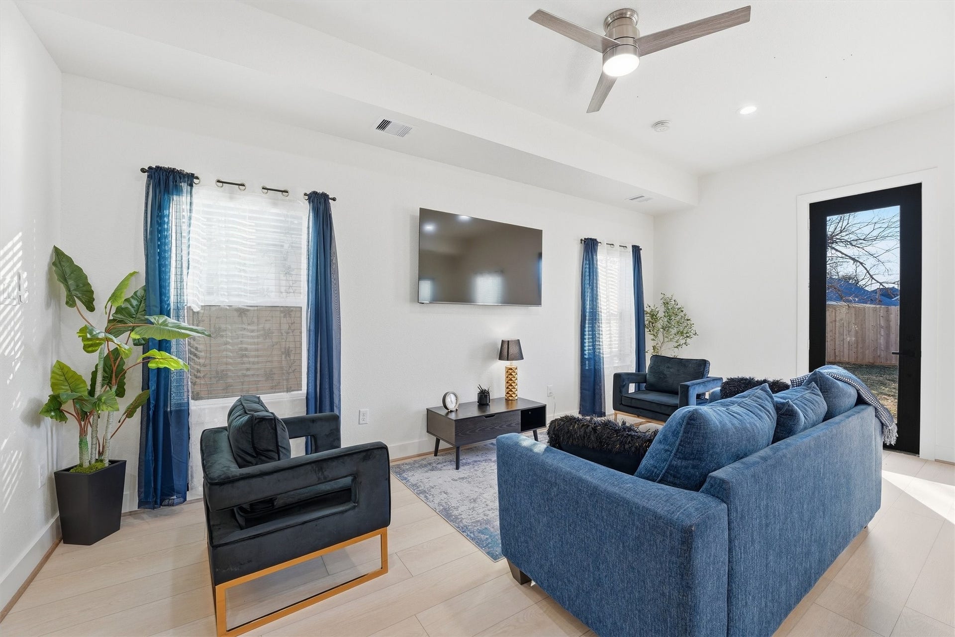 7908 Brandon Street, Houston, TX 77051 Ample living space for movie night!