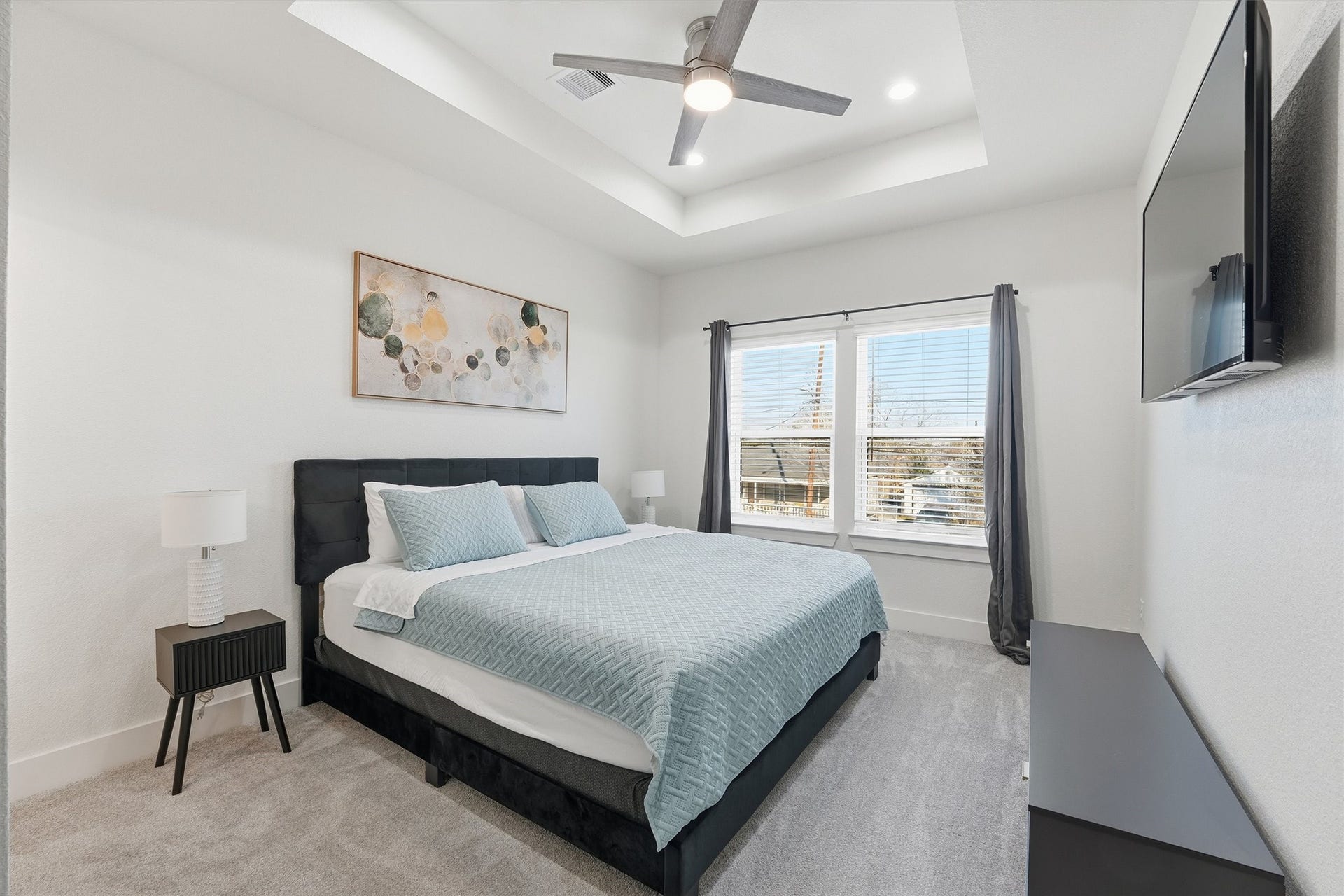 7908 Brandon Street, Houston, TX 77051 Primary bedroom with a king size bed! Ready to cool down from a long day at work.