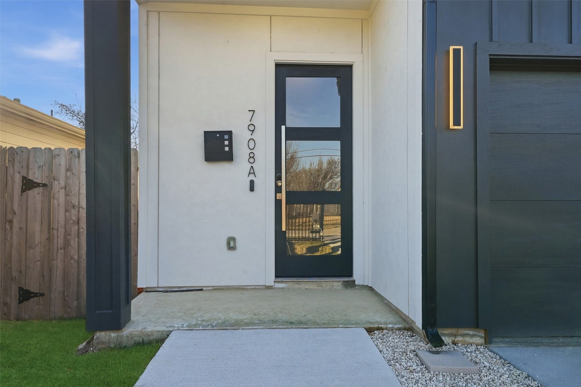 7908 Brandon Street, Houston, TX 77051 Welcome to unit A