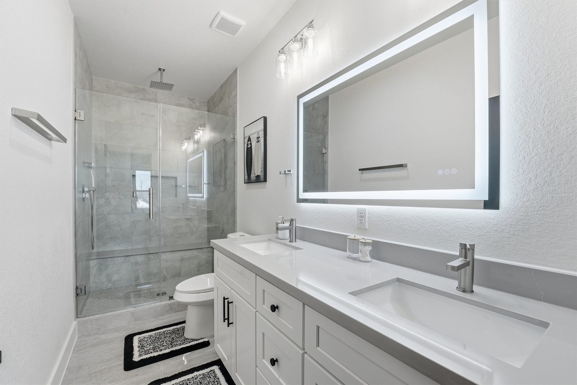 7908 Brandon Street, Houston, TX 77051 Primary bathroom offers great lighting and a space to come out refreshed!