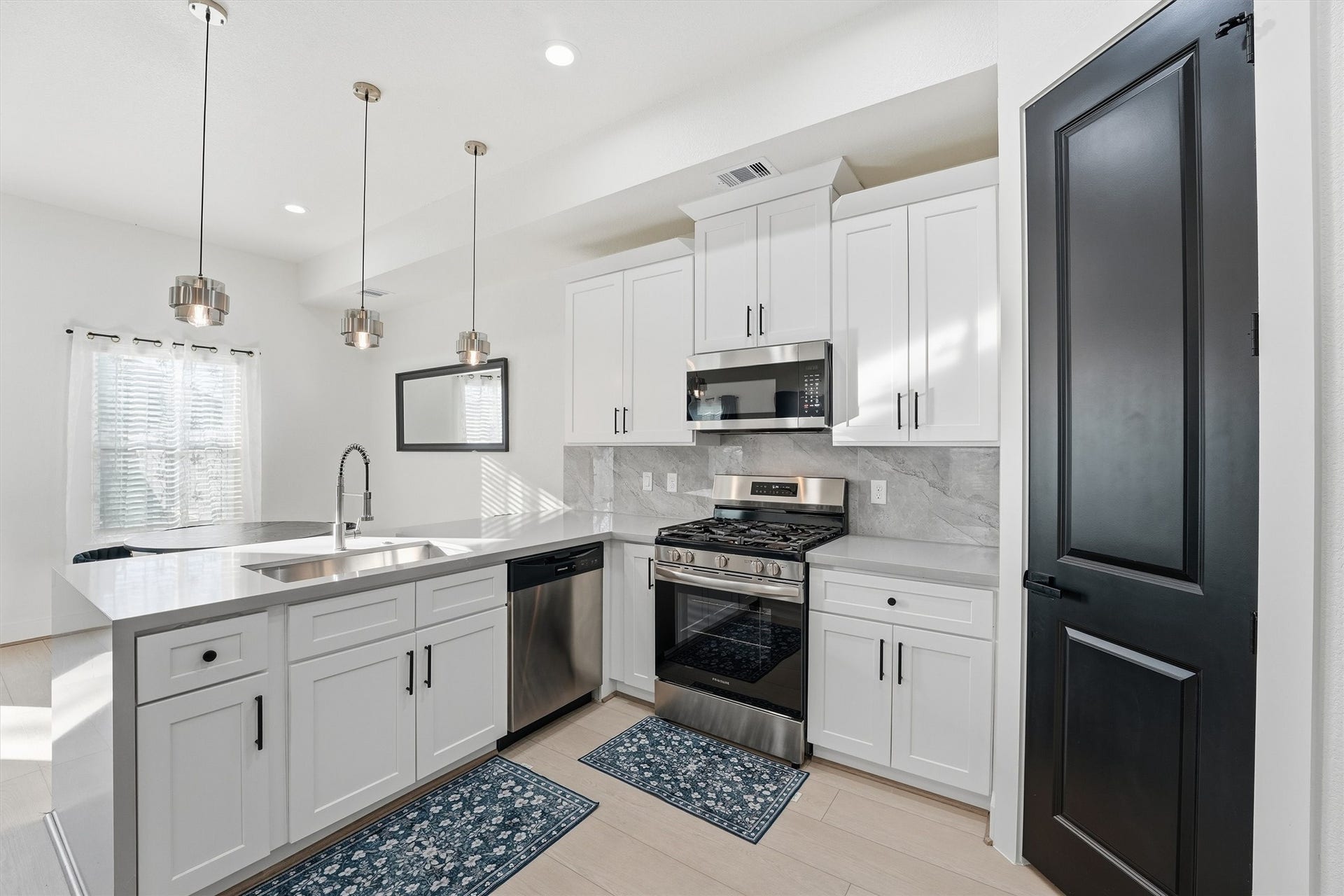 7908 Brandon Street, Houston, TX 77051 Open concept to enjoy entertainment with family and friends
