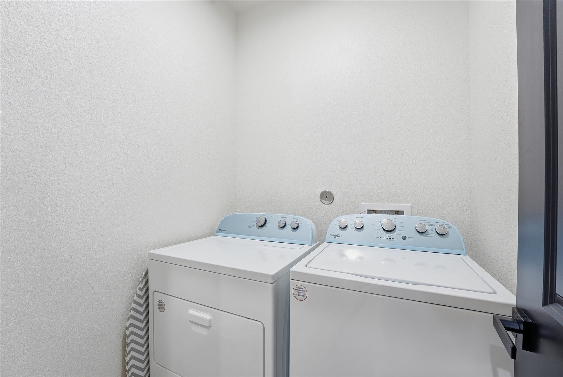 7908 Brandon Street, Houston, TX 77051 Laundry room upstairs
